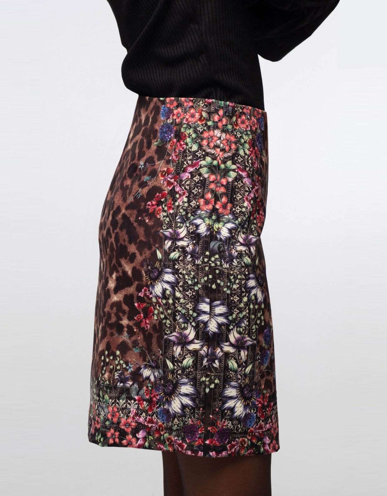 Peace and Chaos Clematis mini skirt