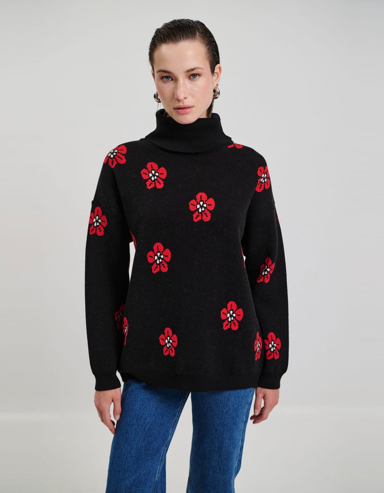 Combos Knitwear Flowers black blouse