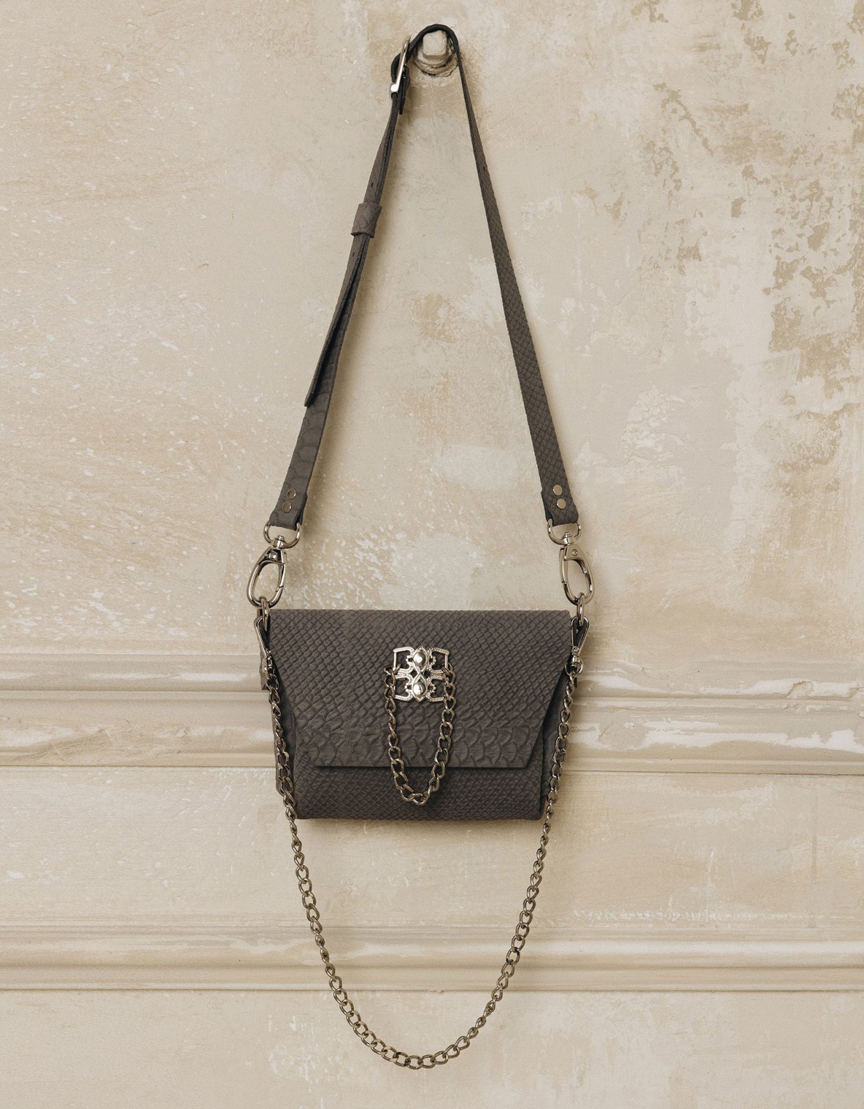 Individual Art Leather Don’t stop the dance bag gray suede gold