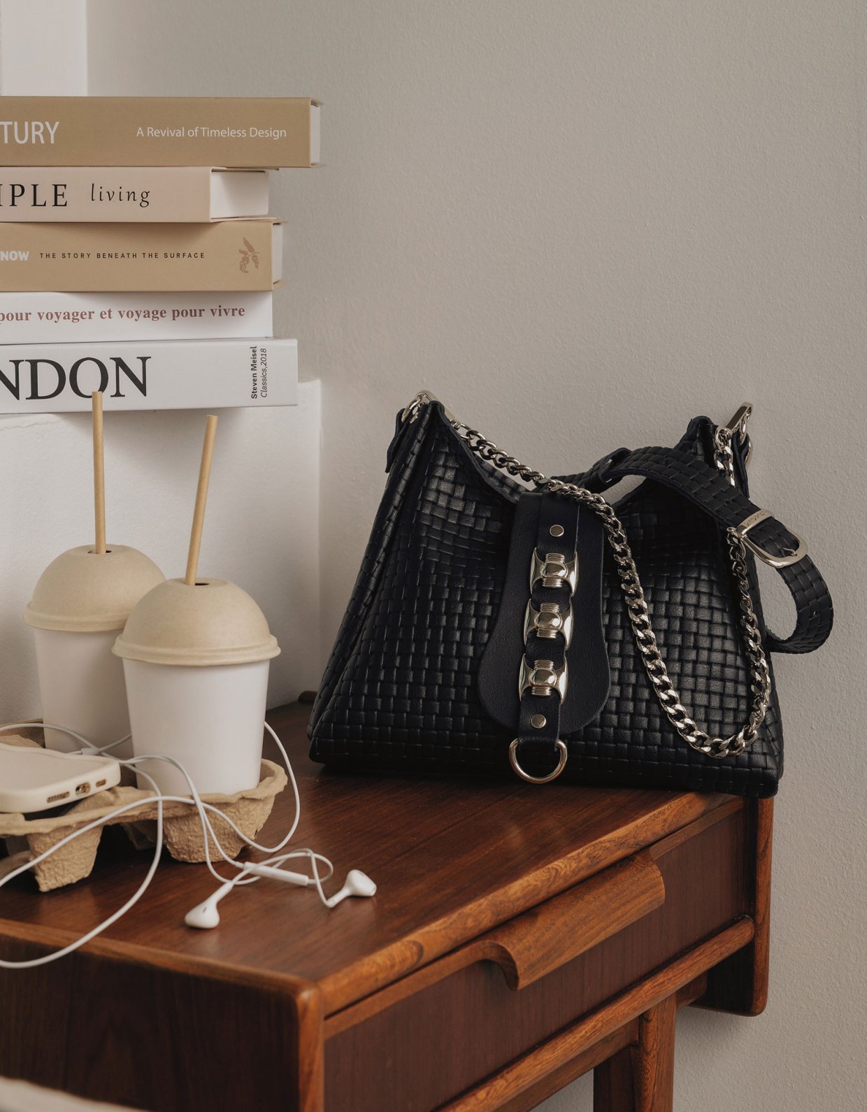 Individual Art Leather Emmalene bag black-nickel