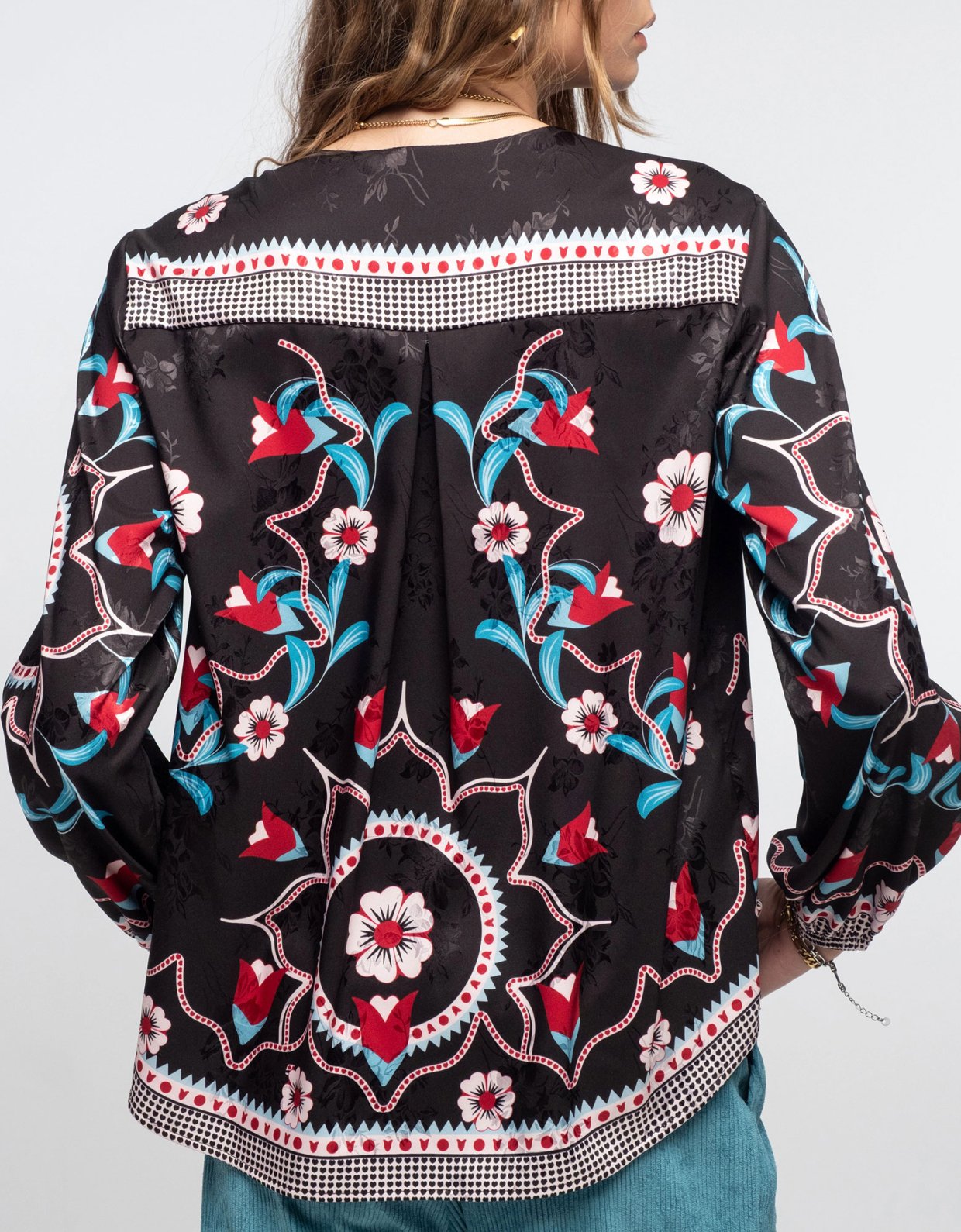Peace and Chaos Garland top