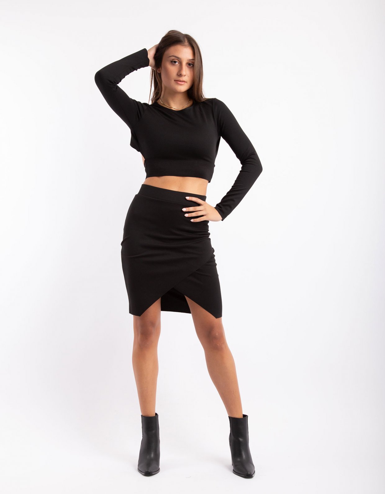 Kendall + Kylie Turtleneck drapped skirt black