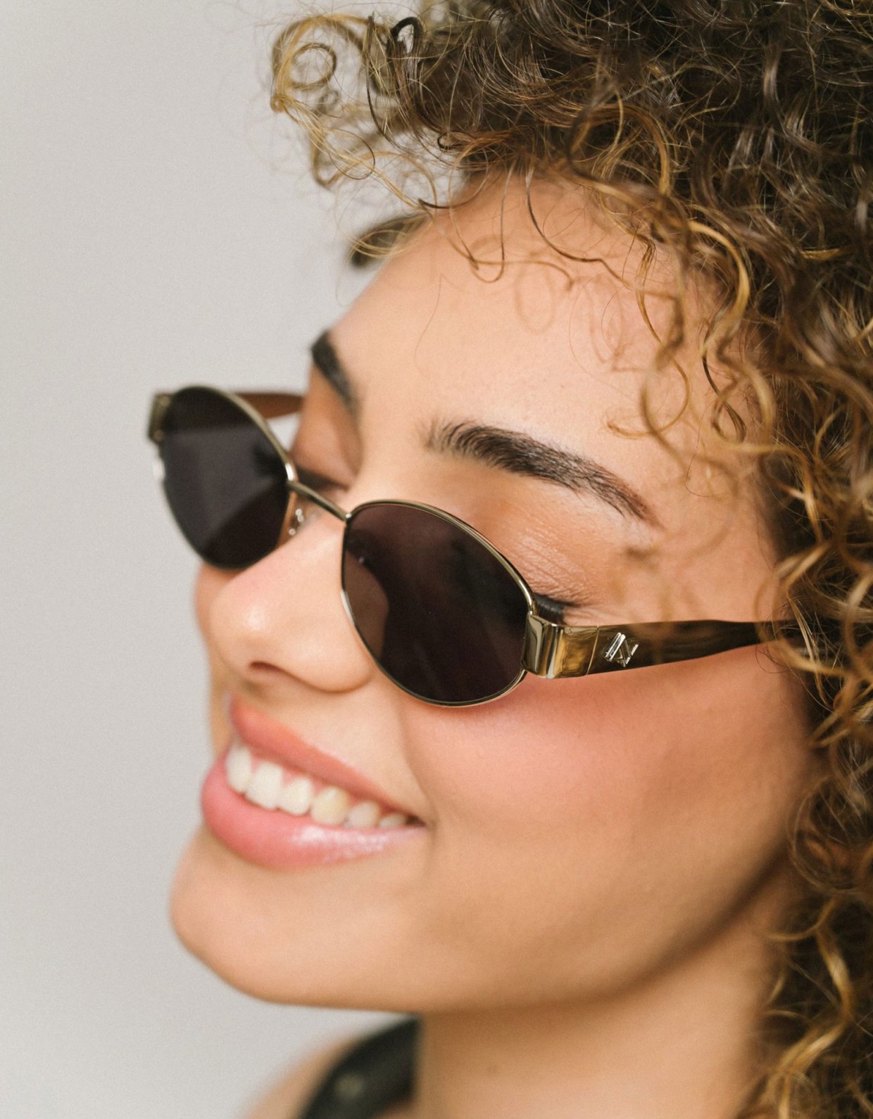 AV Sunglasses Gigi gold sunglasses