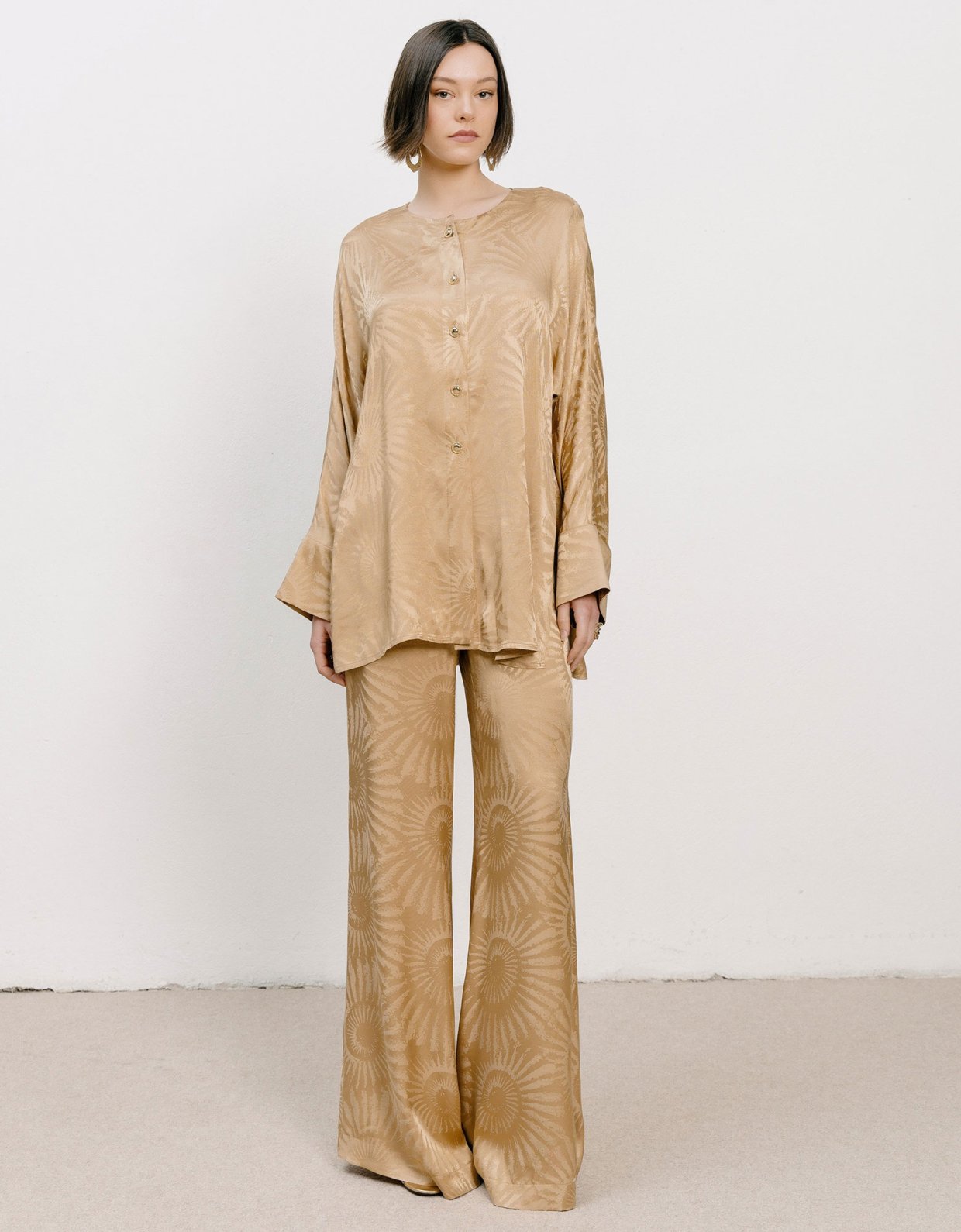 Georgia Sini Golden shirt gold