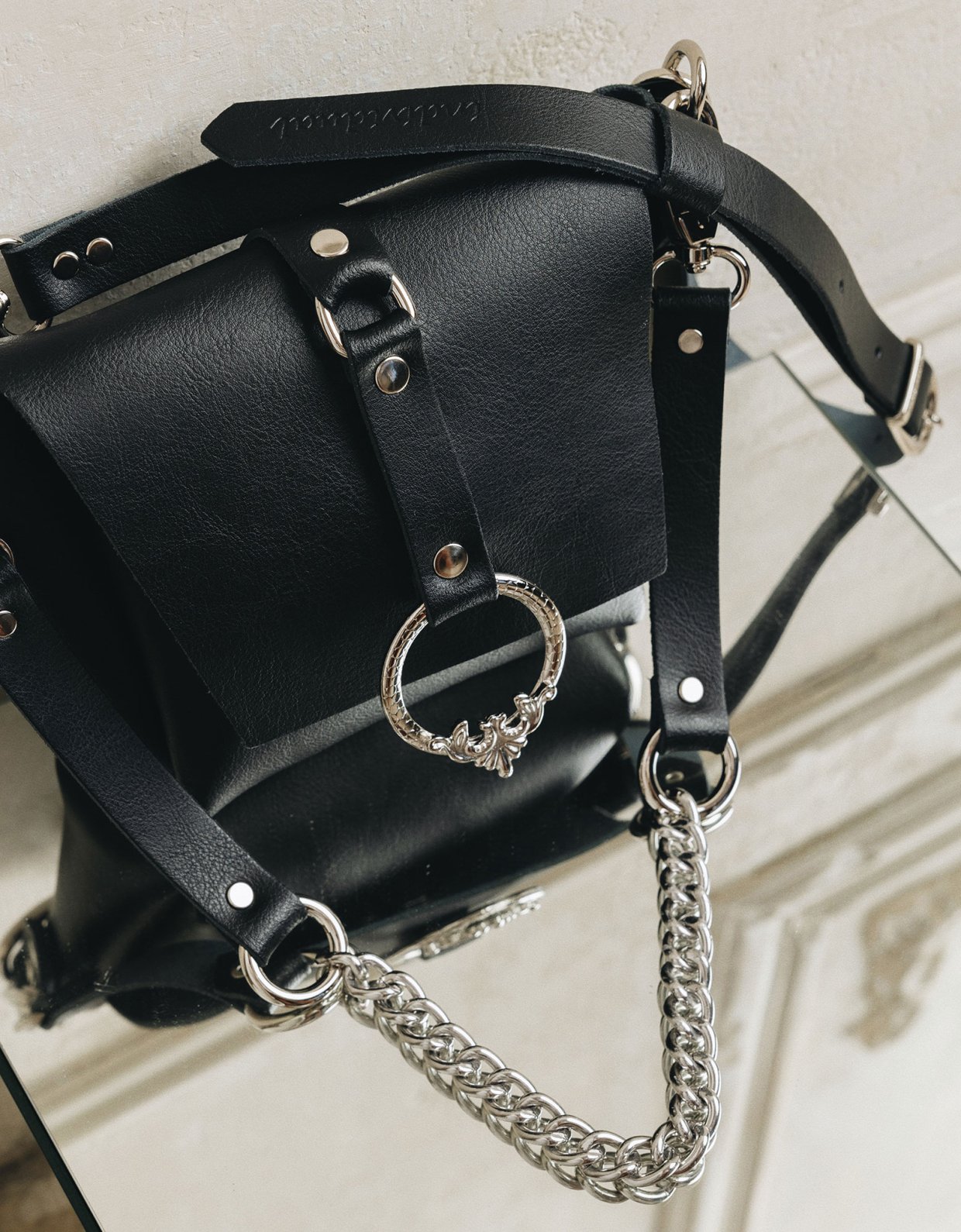 Individual Art Leather Here I am bag black nickel