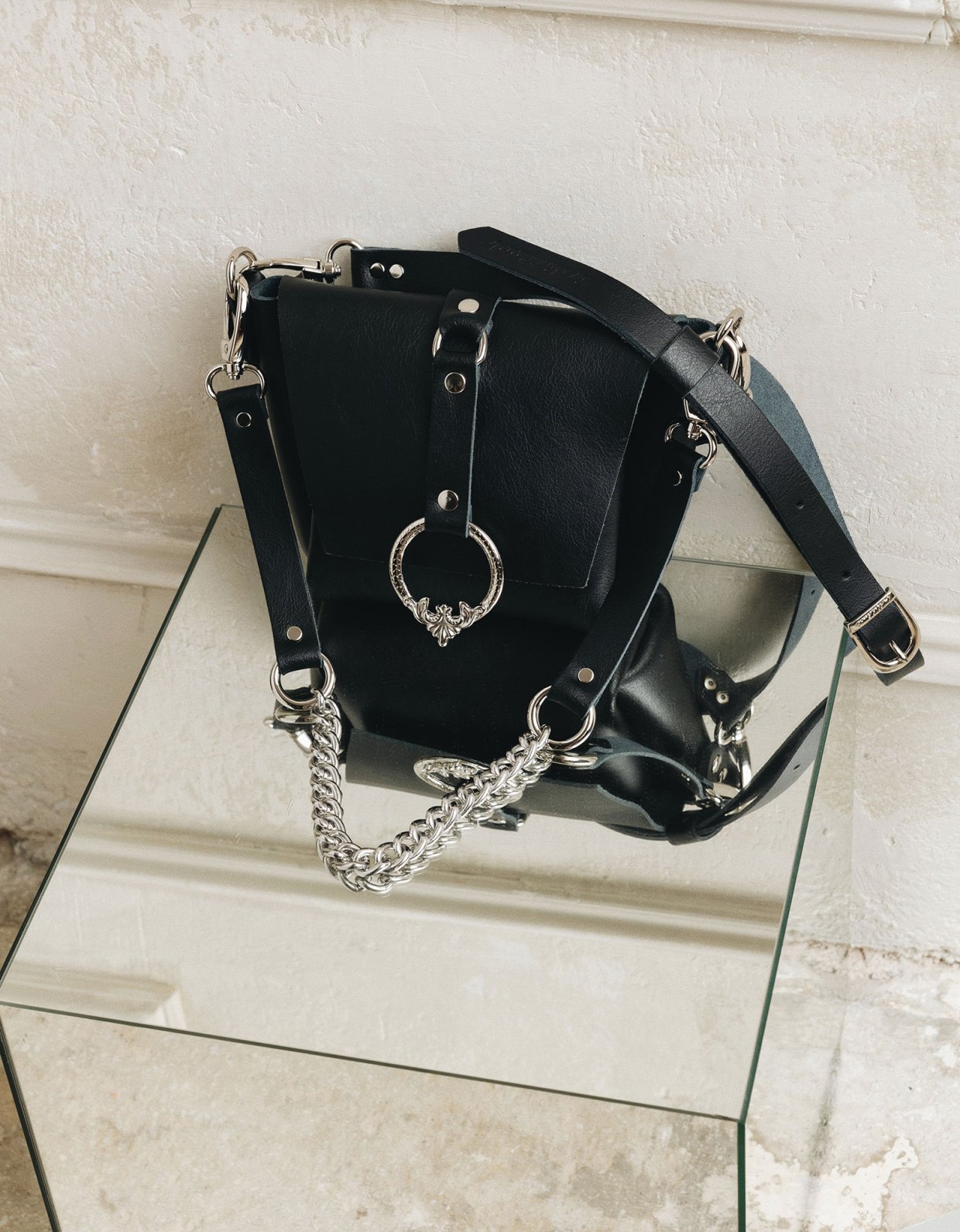 Individual Art Leather Here I am bag black nickel
