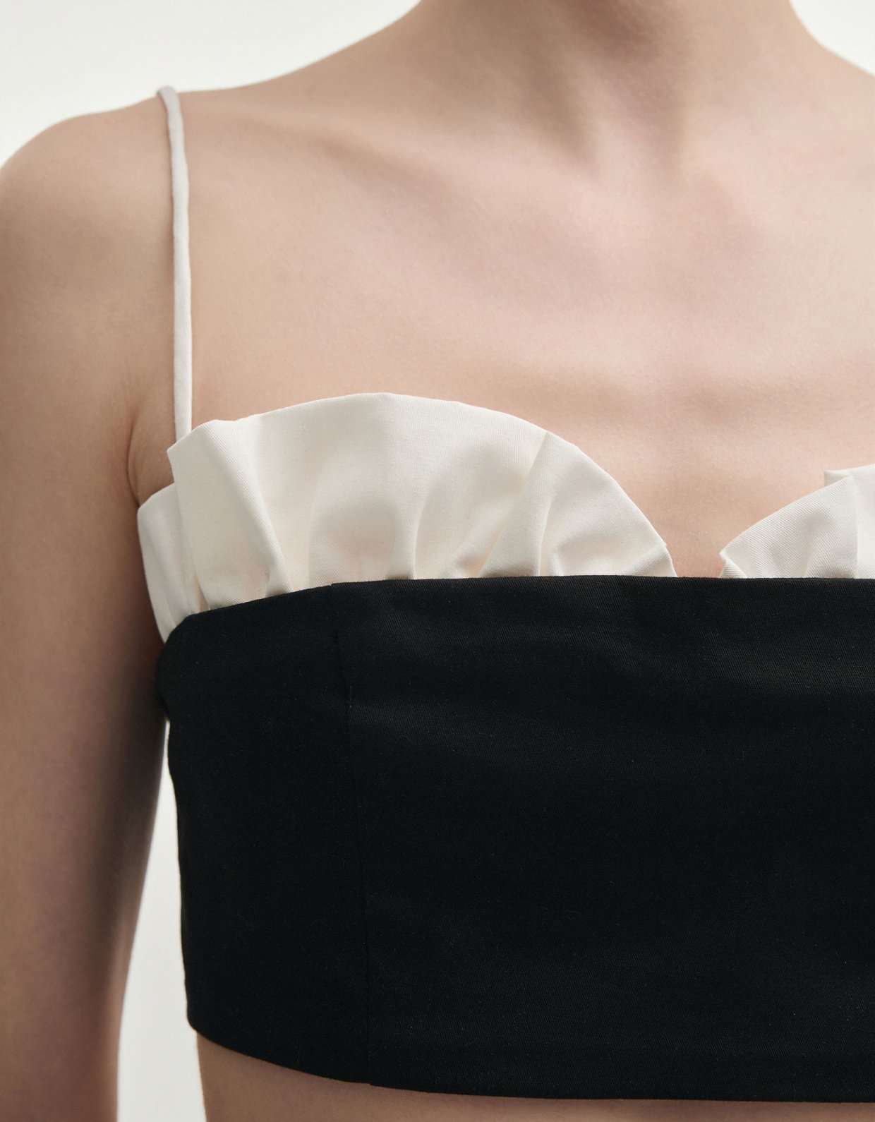 Nadia Rapti Hibiscus top black/white