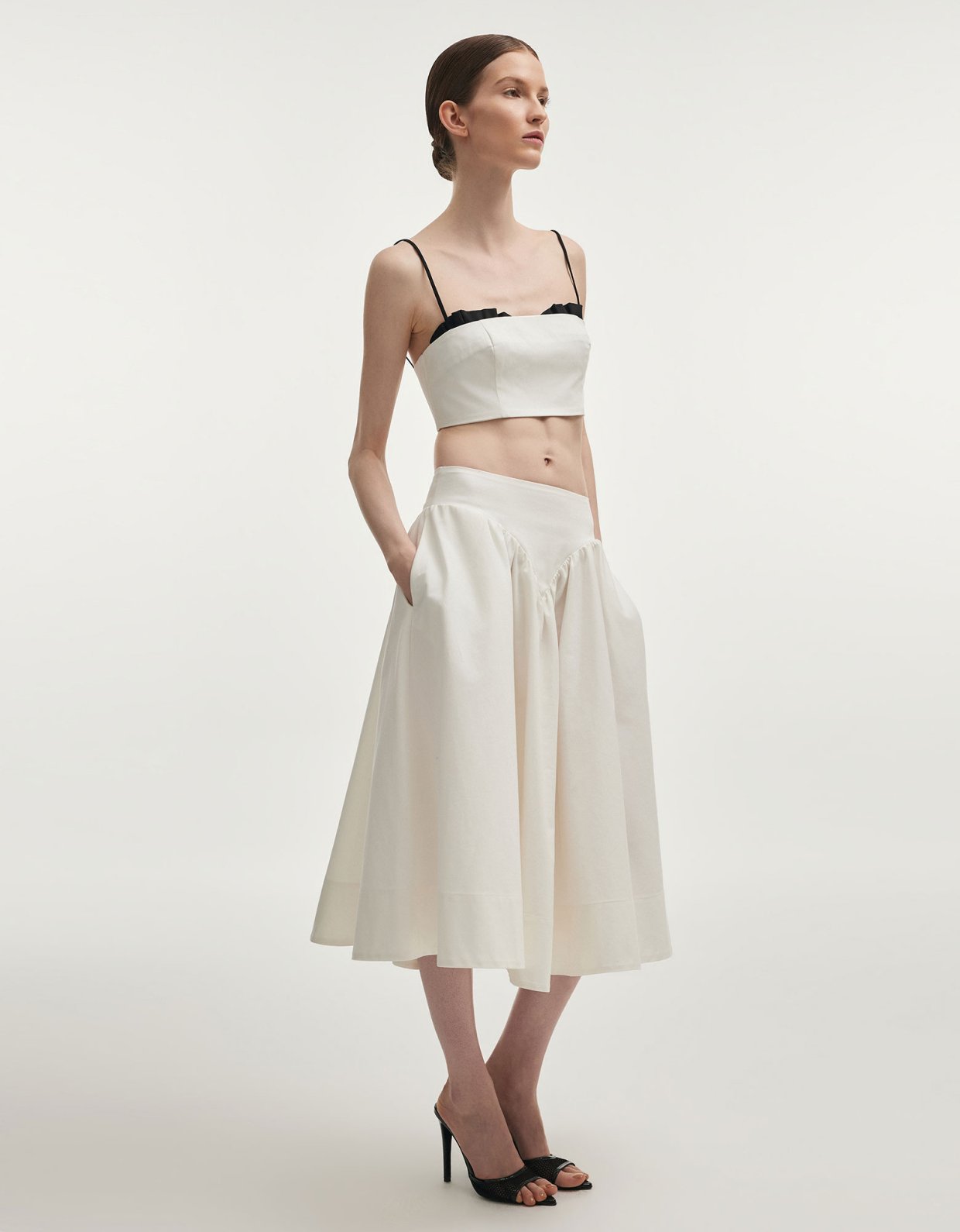 Nadia Rapti Hibiscus top white/ black