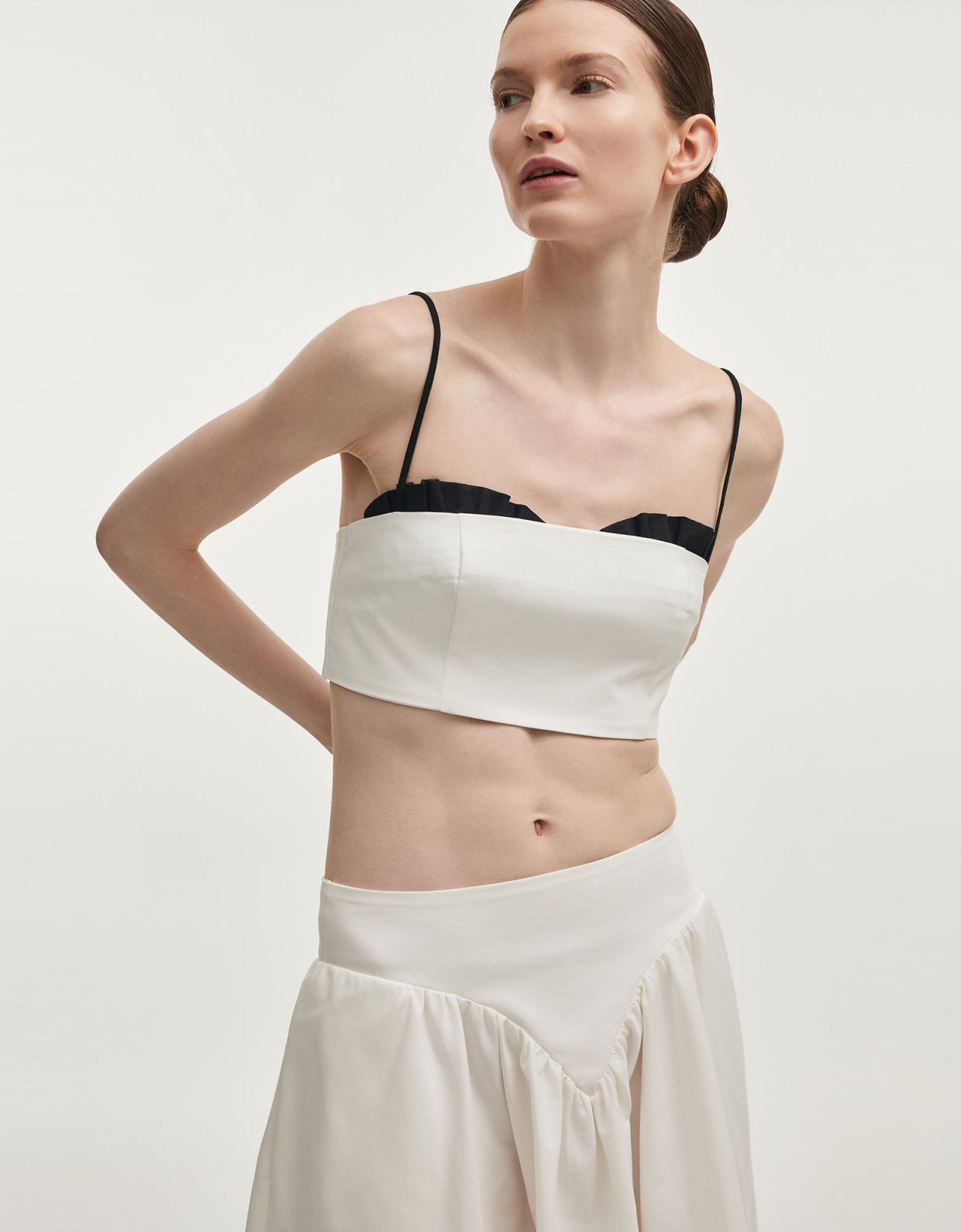 Nadia Rapti Hibiscus top white/ black