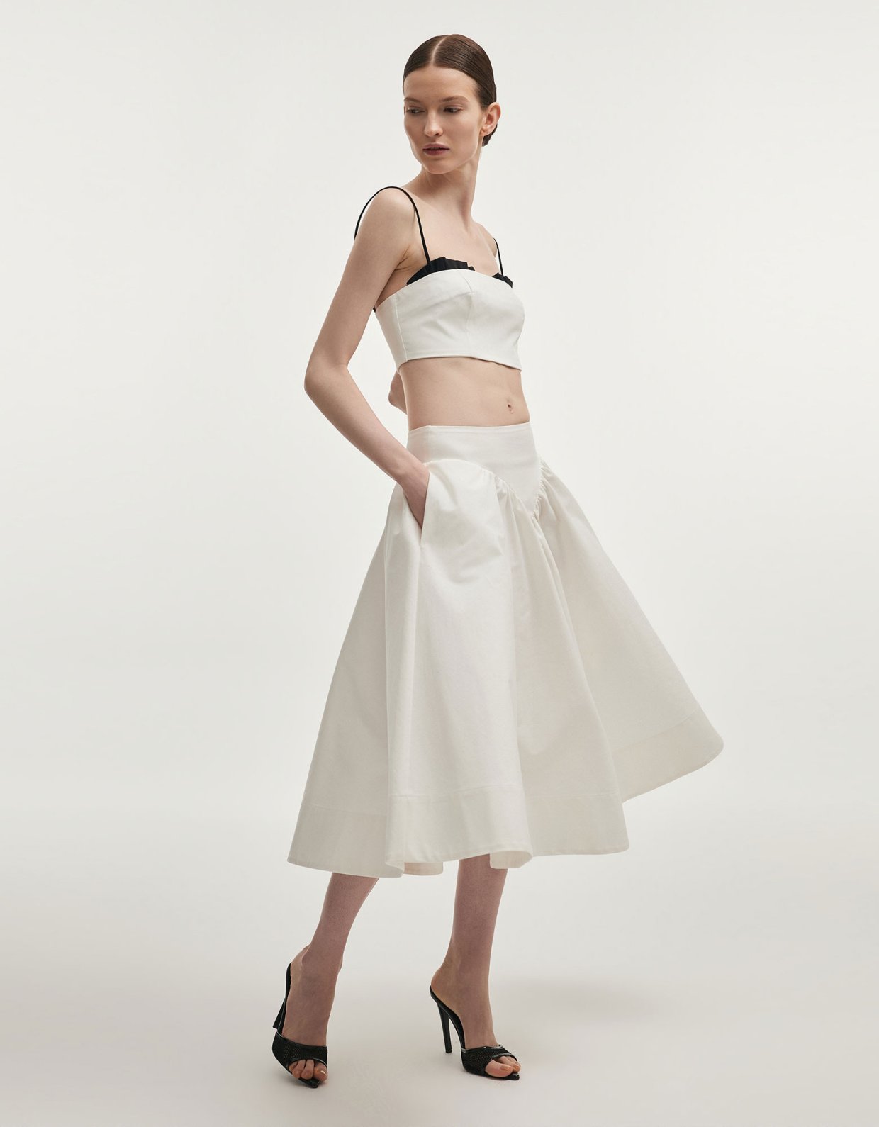 Nadia Rapti Hibiscus top white/ black