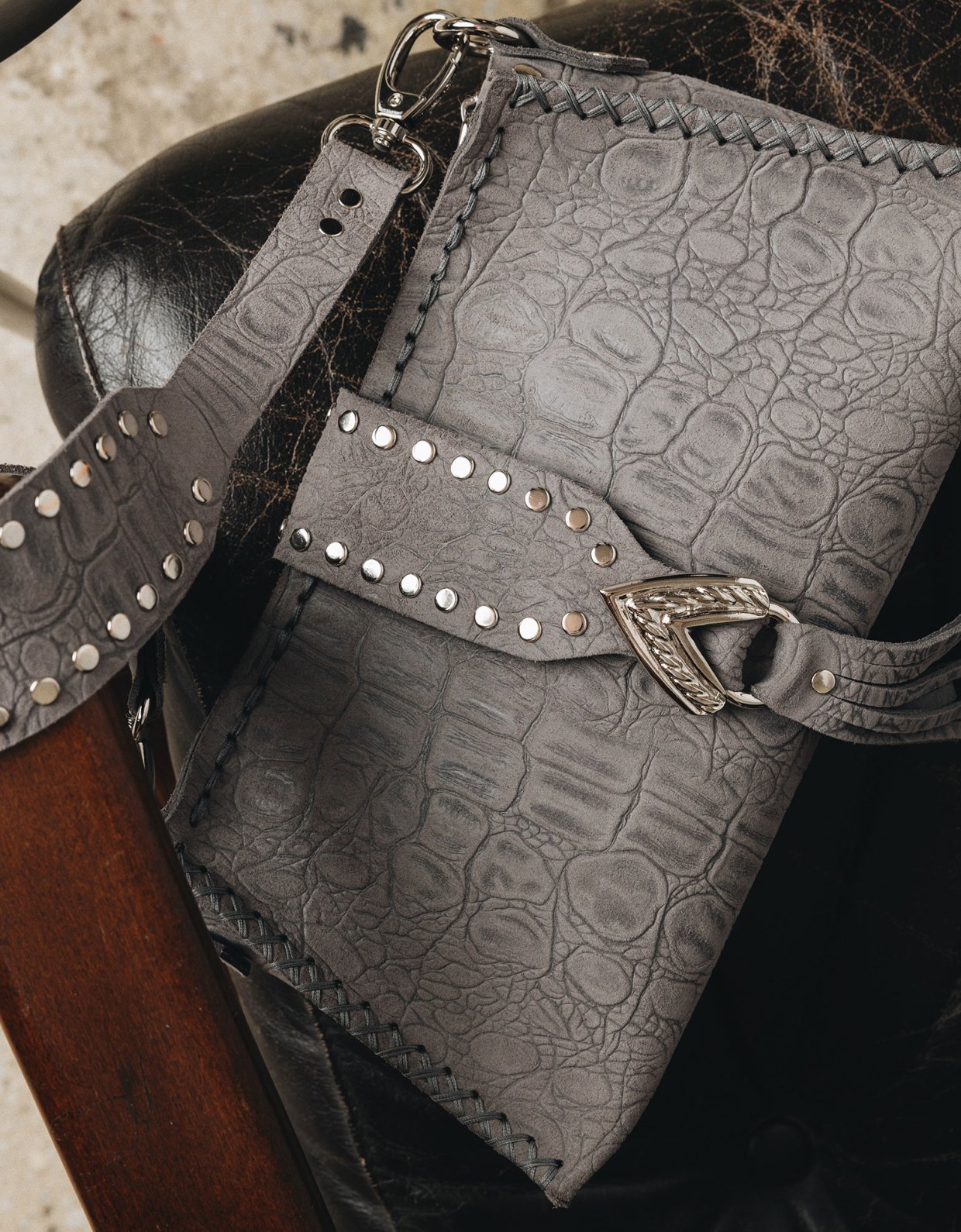 Individual Art Leather I am love bag gray suede nickel