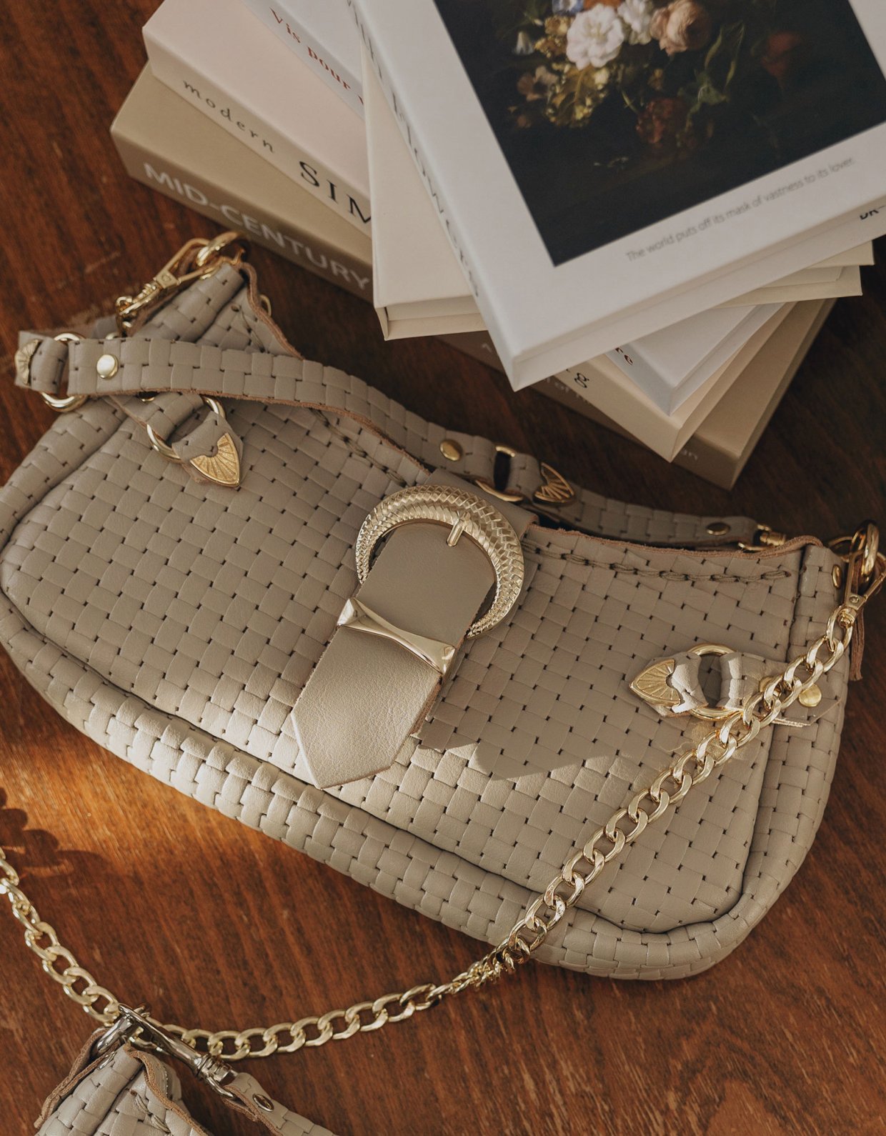 Individual Art Leather Kiss of life bag stone beige-gold