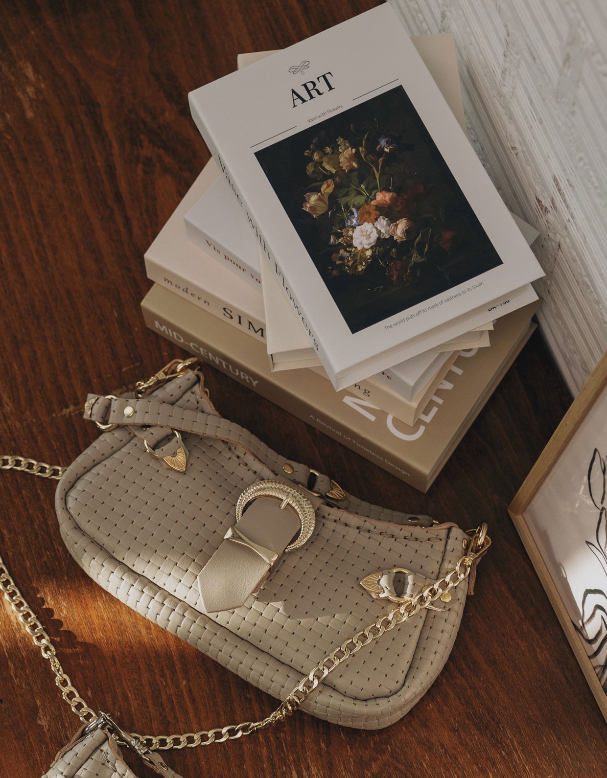 Individual Art Leather Kiss of life bag stone beige-gold