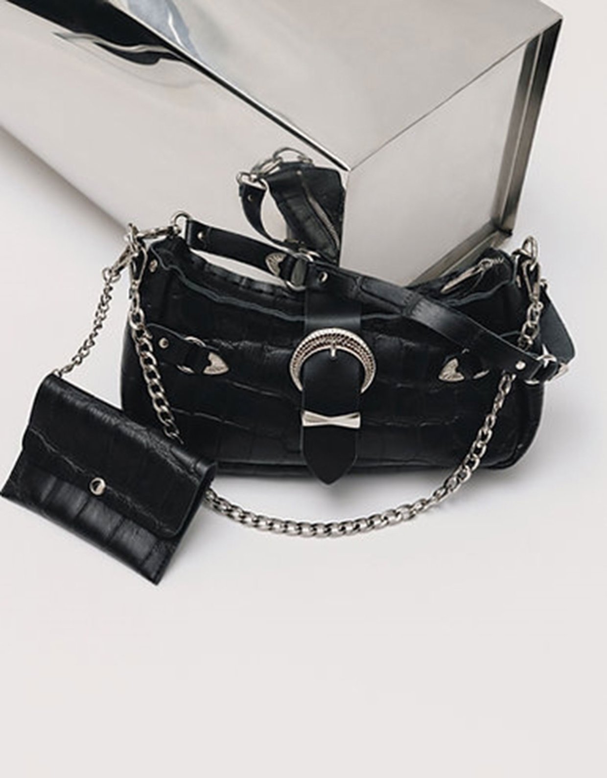 Individual Art Leather Kiss of life bag black-nickel