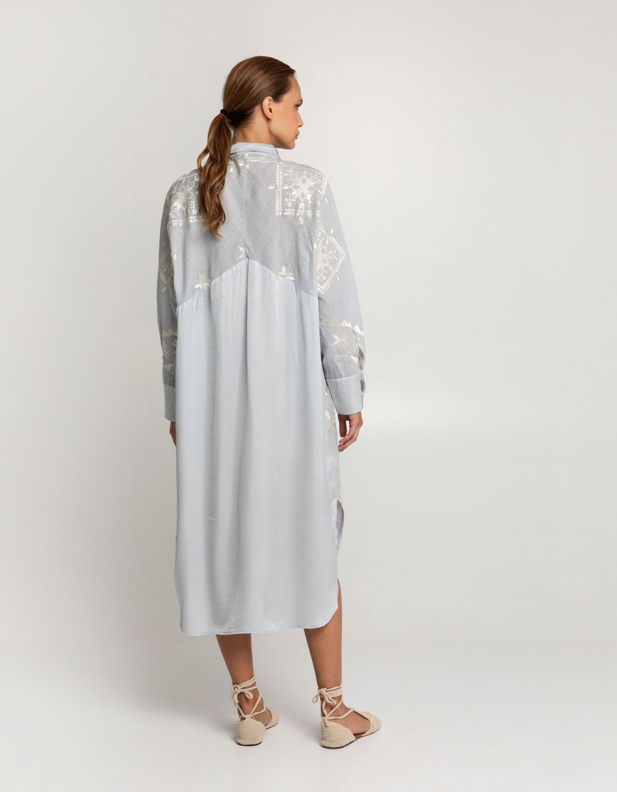 Greek Archaic Kori Lefkada embroidered chemise dress light grey-champagne