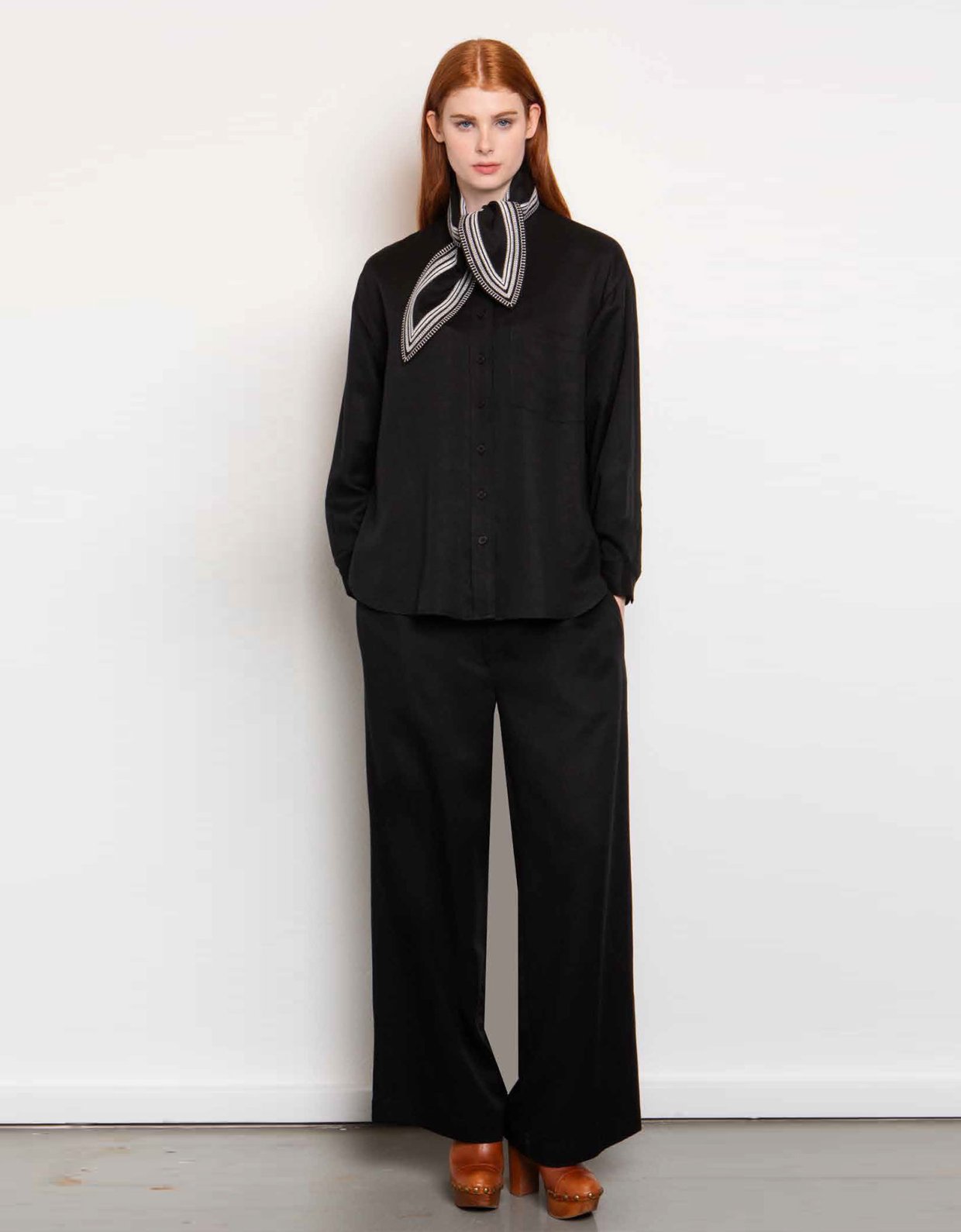 Nisώ Liberty shirt black