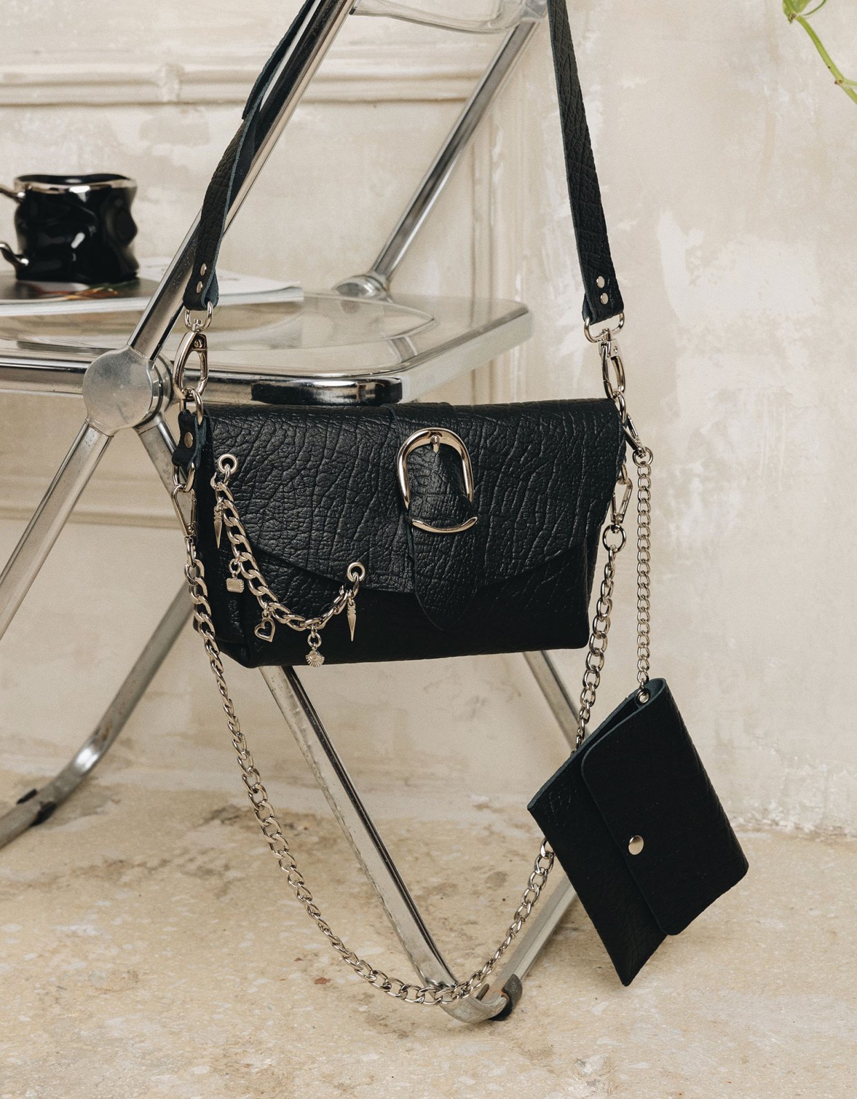 Individual Art Leather Love song bag black nickel