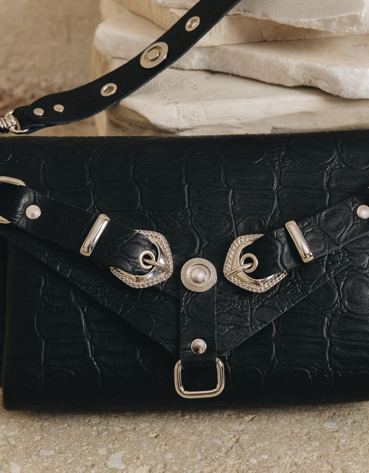 Individual Art Leather Messy bag black nickel