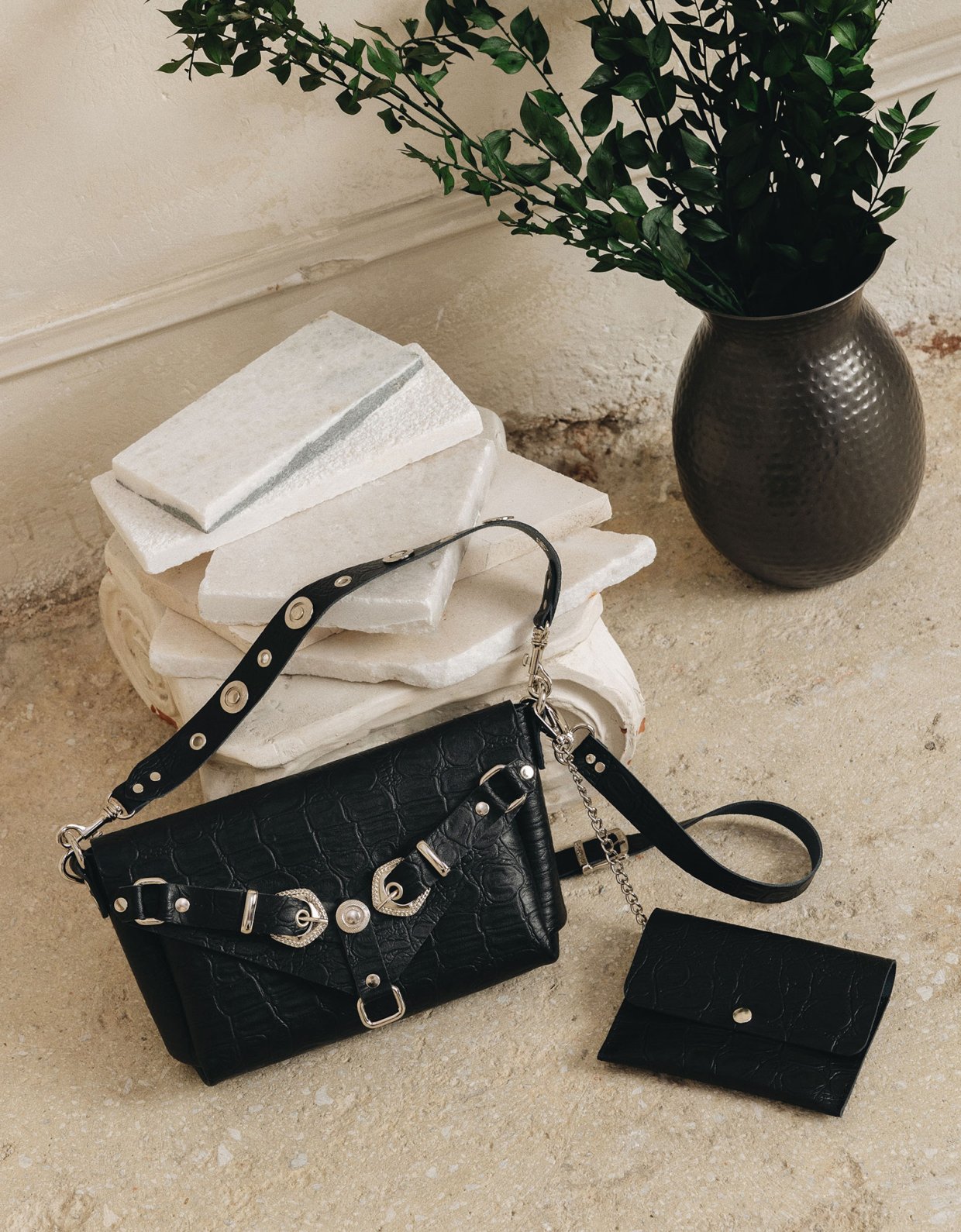 Individual Art Leather Messy bag black nickel