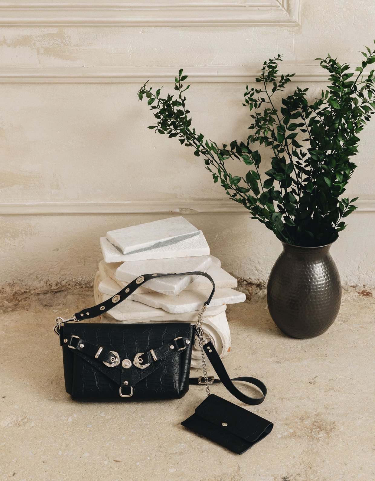 Individual Art Leather Messy bag black nickel