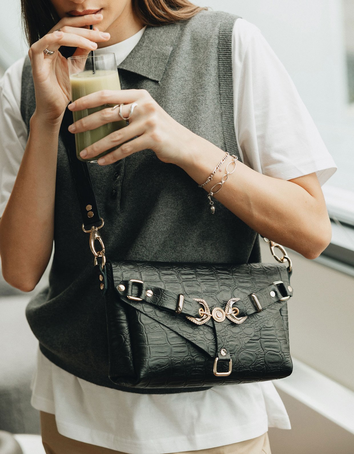 Individual Art Leather Messy bag black nickel