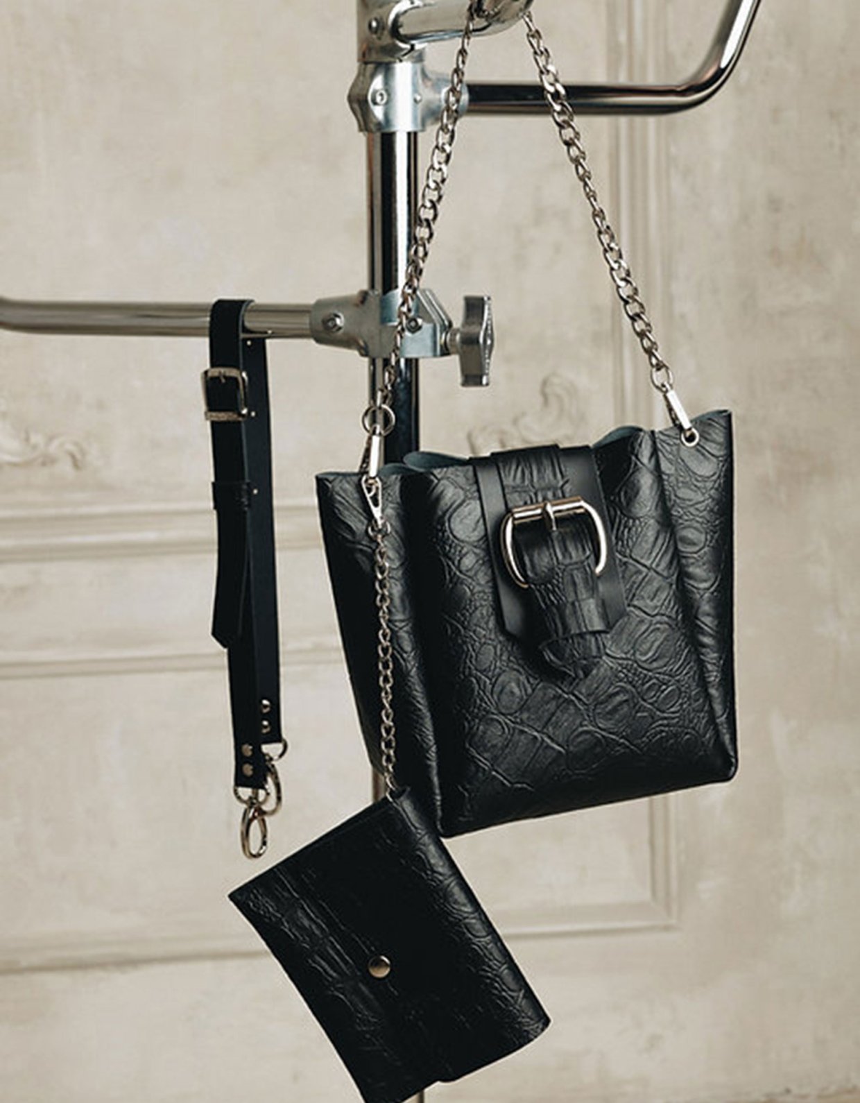 Individual Art Leather Missing bag black-nickel