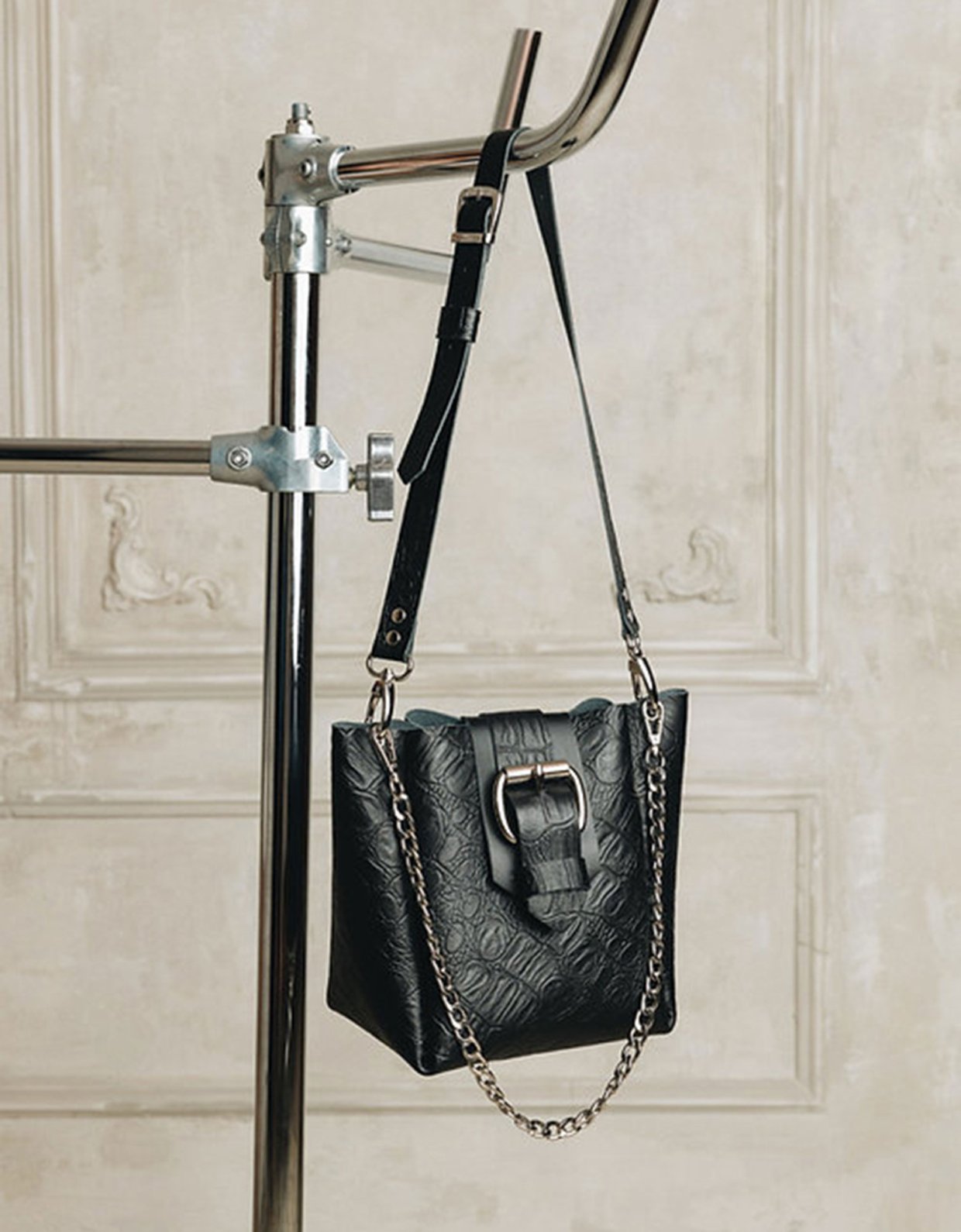 Individual Art Leather Missing bag black-nickel