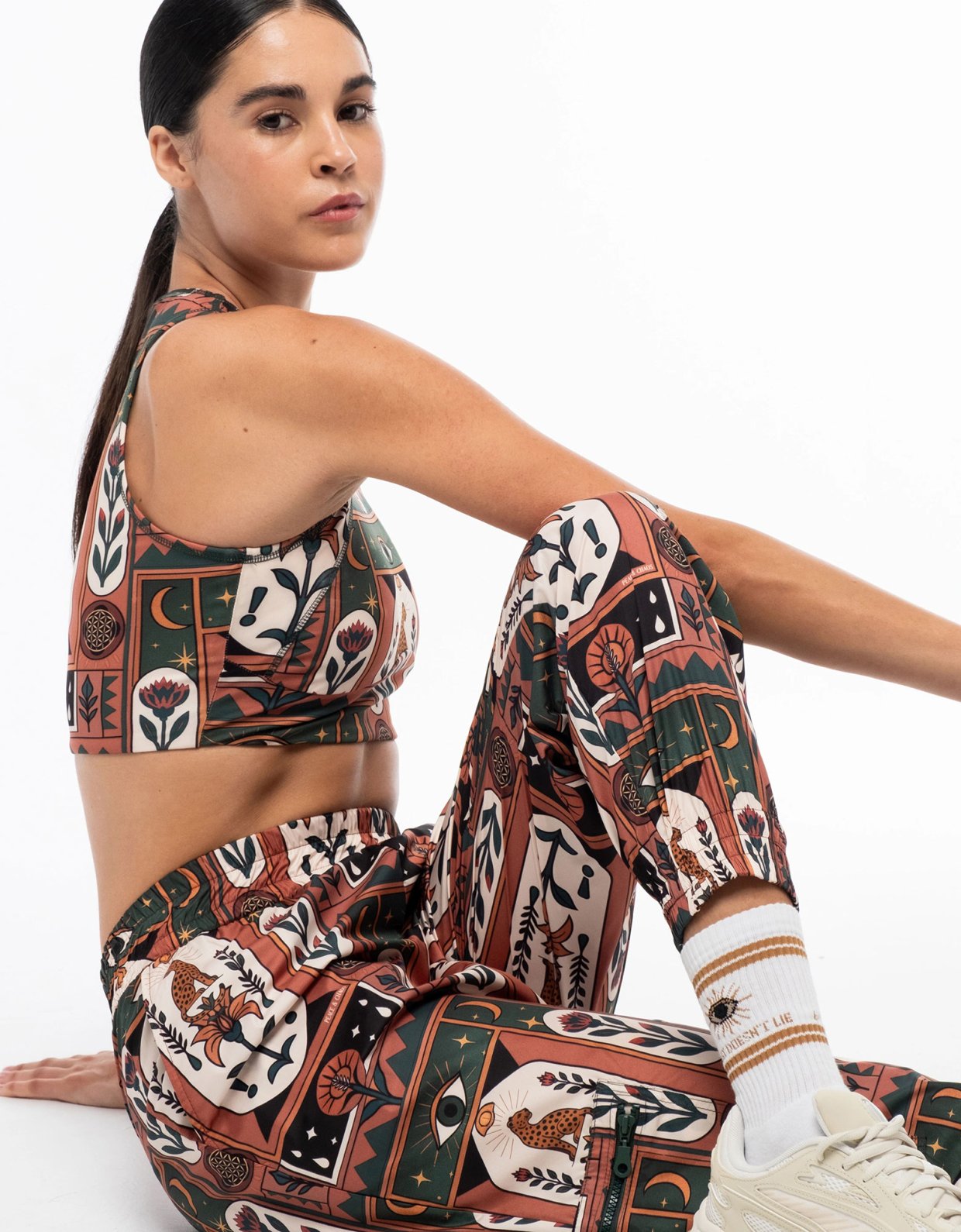 Peace and Chaos Mystic bloom training pants