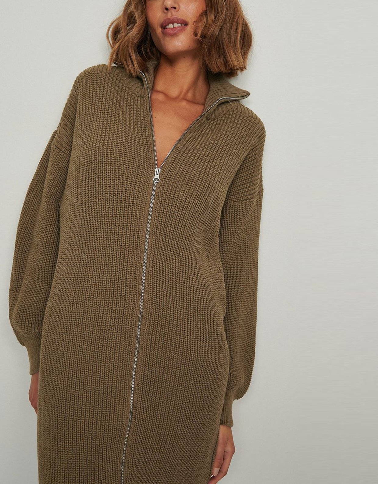 NA-KD Long zipper sweater khaki