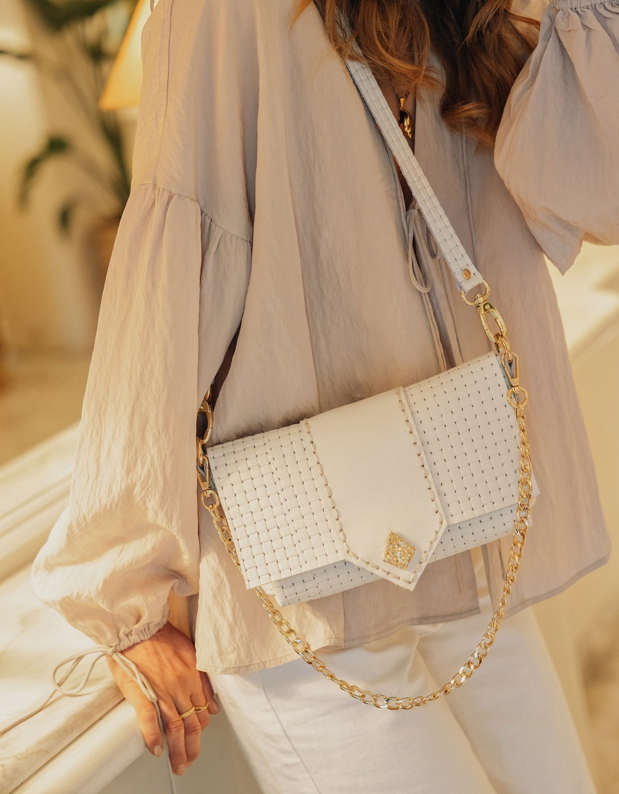 Individual Art Leather Old and wise bag off white-gold