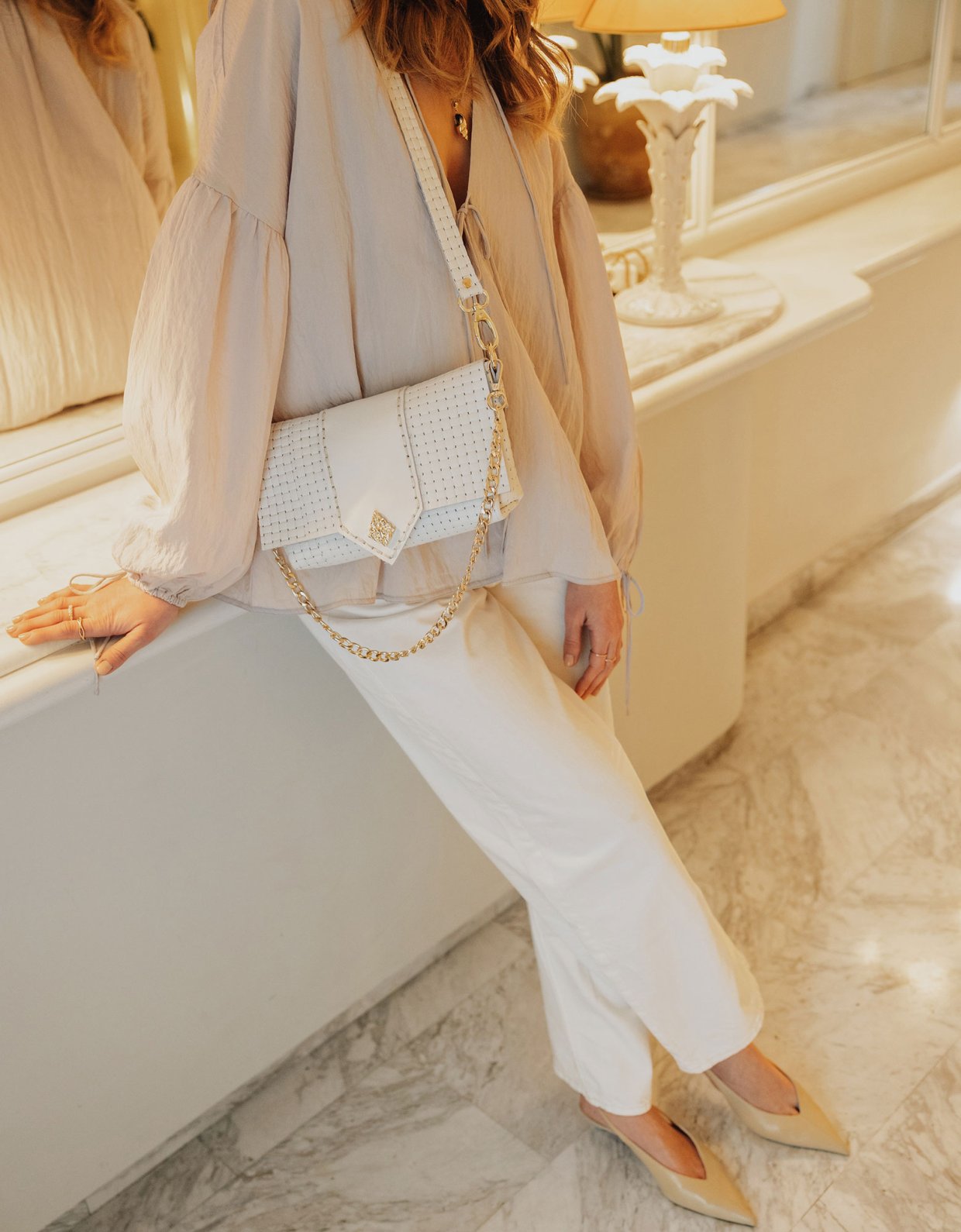 Individual Art Leather Old and wise bag off white-gold