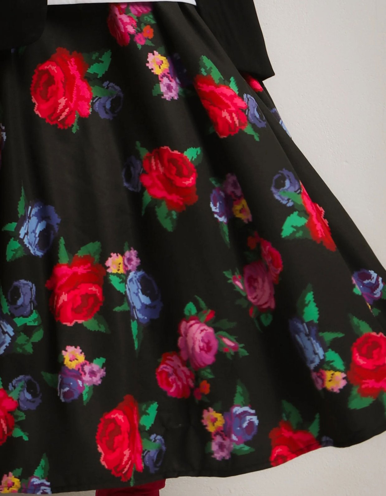 Bee Me Pearl skirt roses