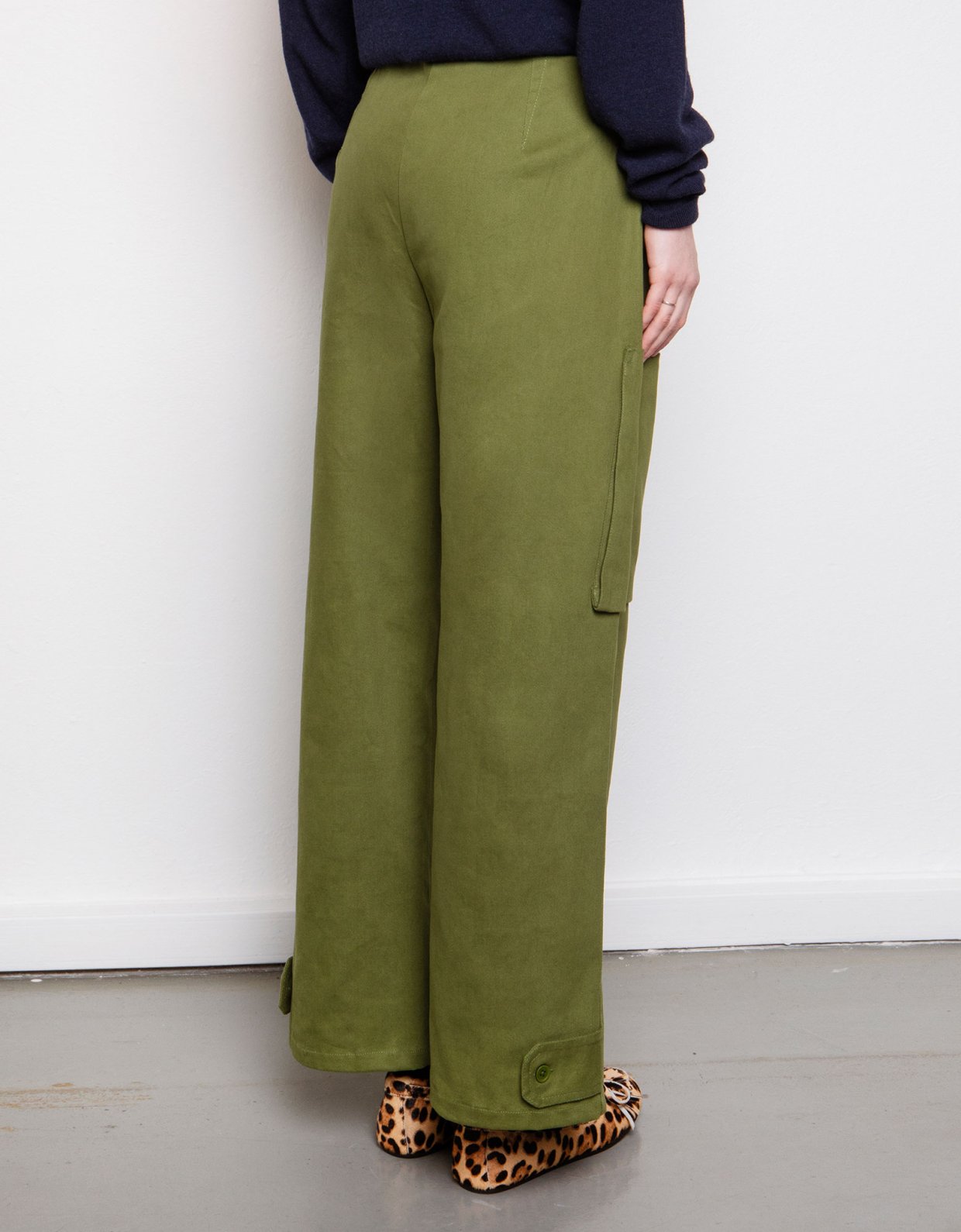 Nisώ Pesto pants military green