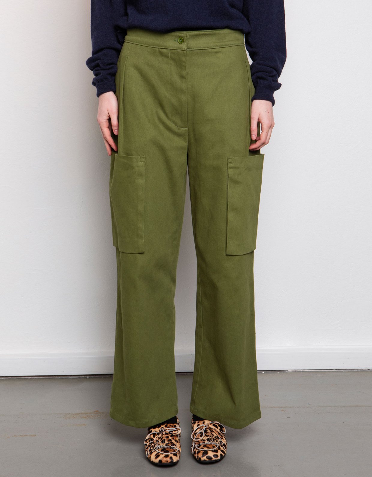 Nisώ Pesto pants military green