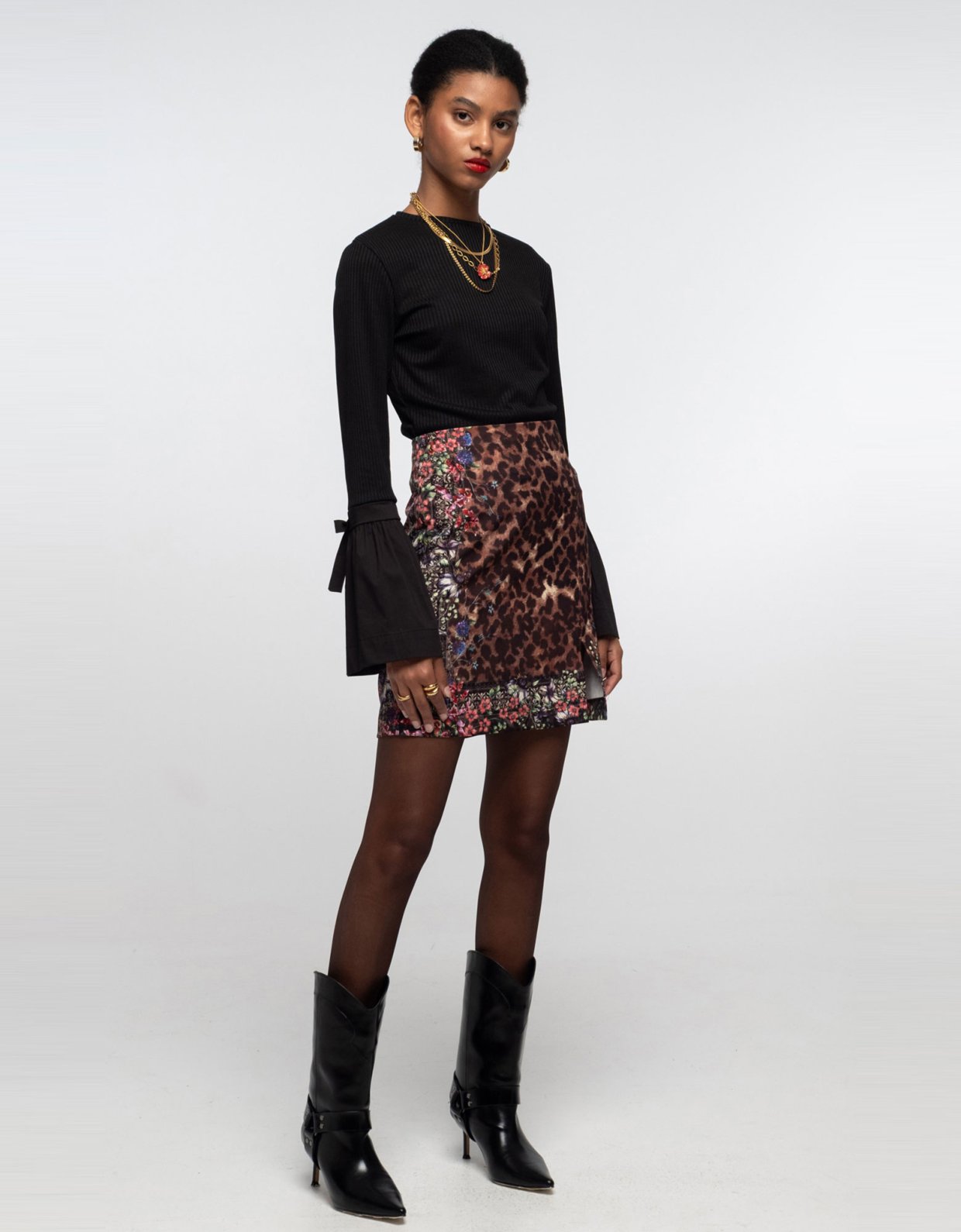 Peace and Chaos Petunia top black
