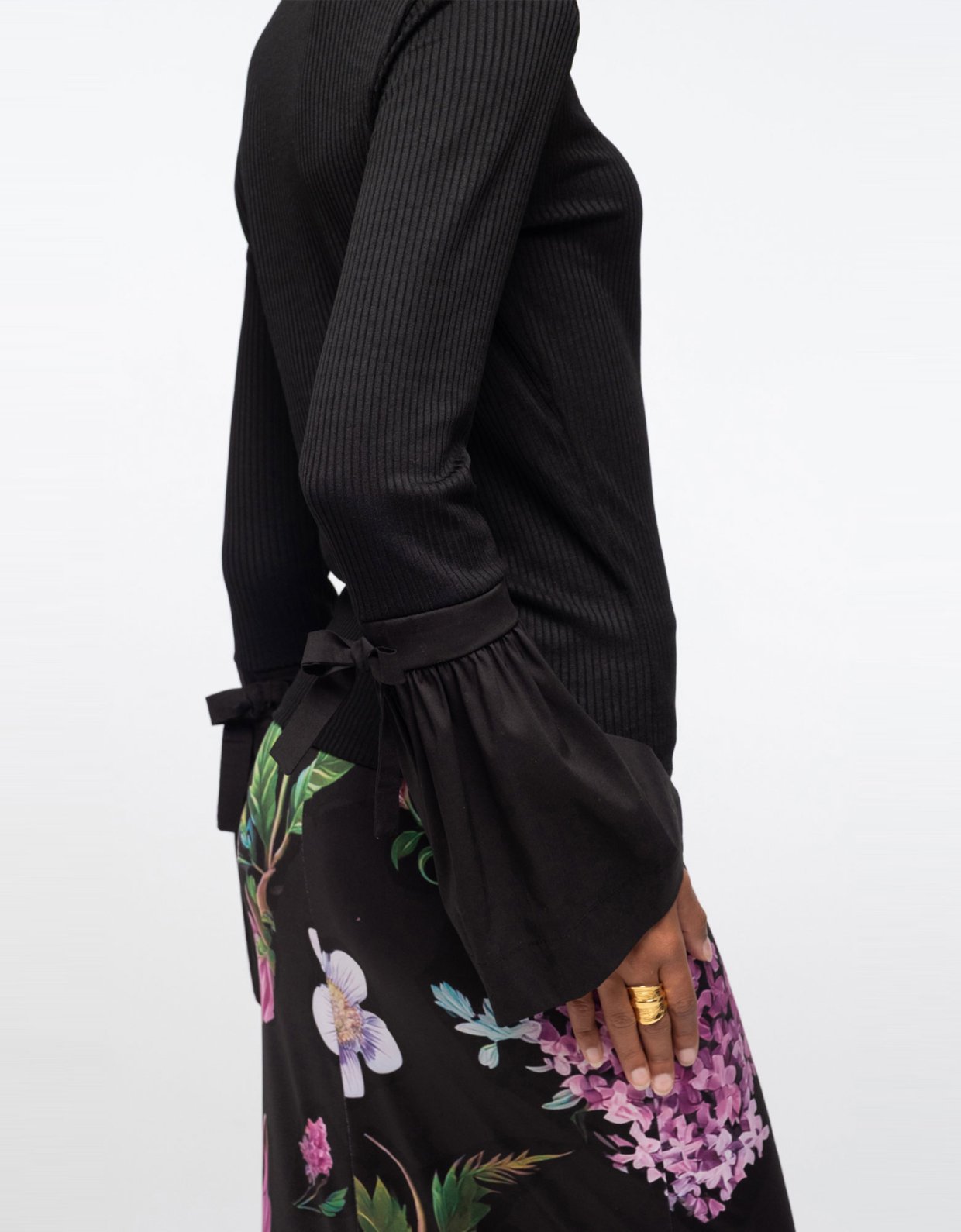 Peace and Chaos Petunia top black
