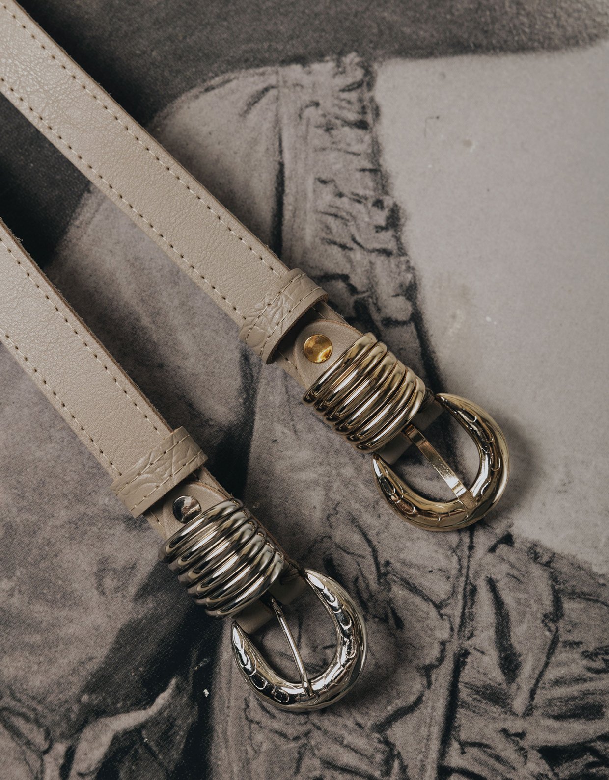 Individual Art Leather Praise you belt stone beige-gold