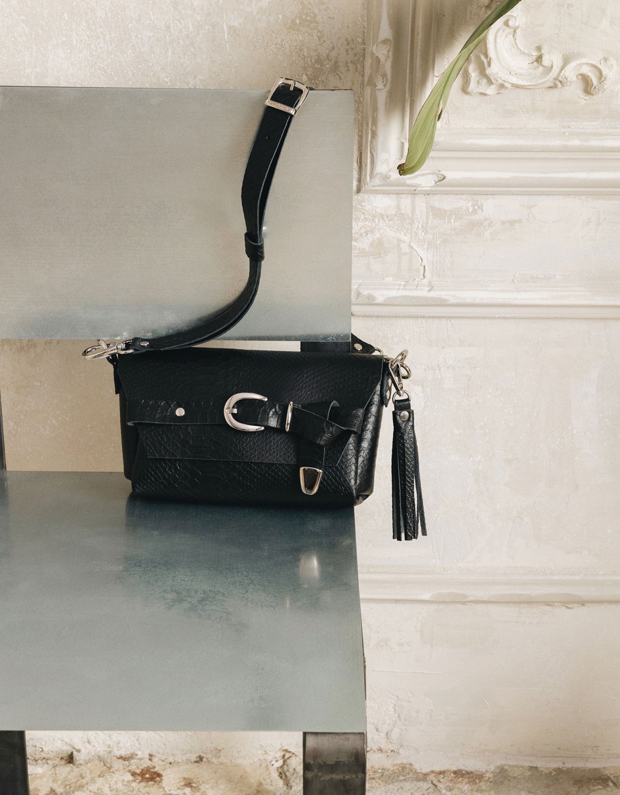 Individual Art Leather Regret me bag black nickel