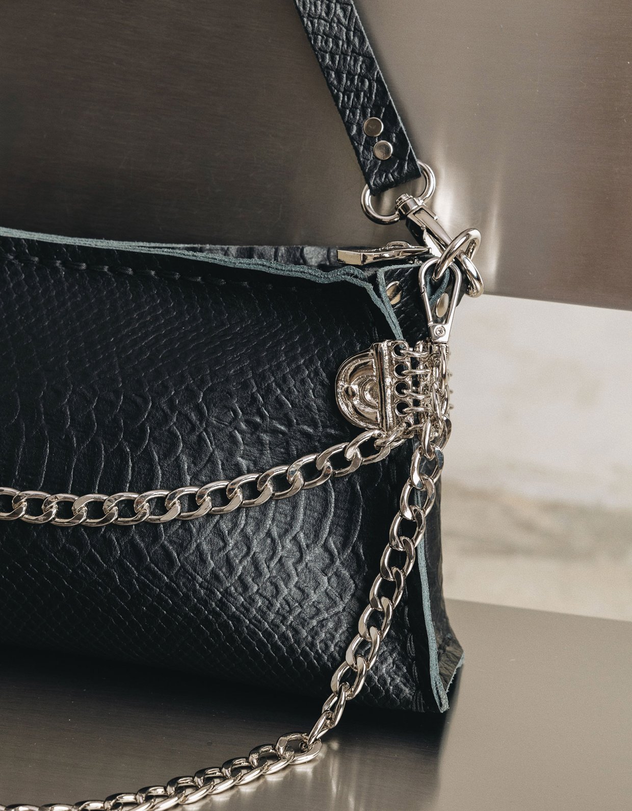 Individual Art Leather Rise today bag black nickel