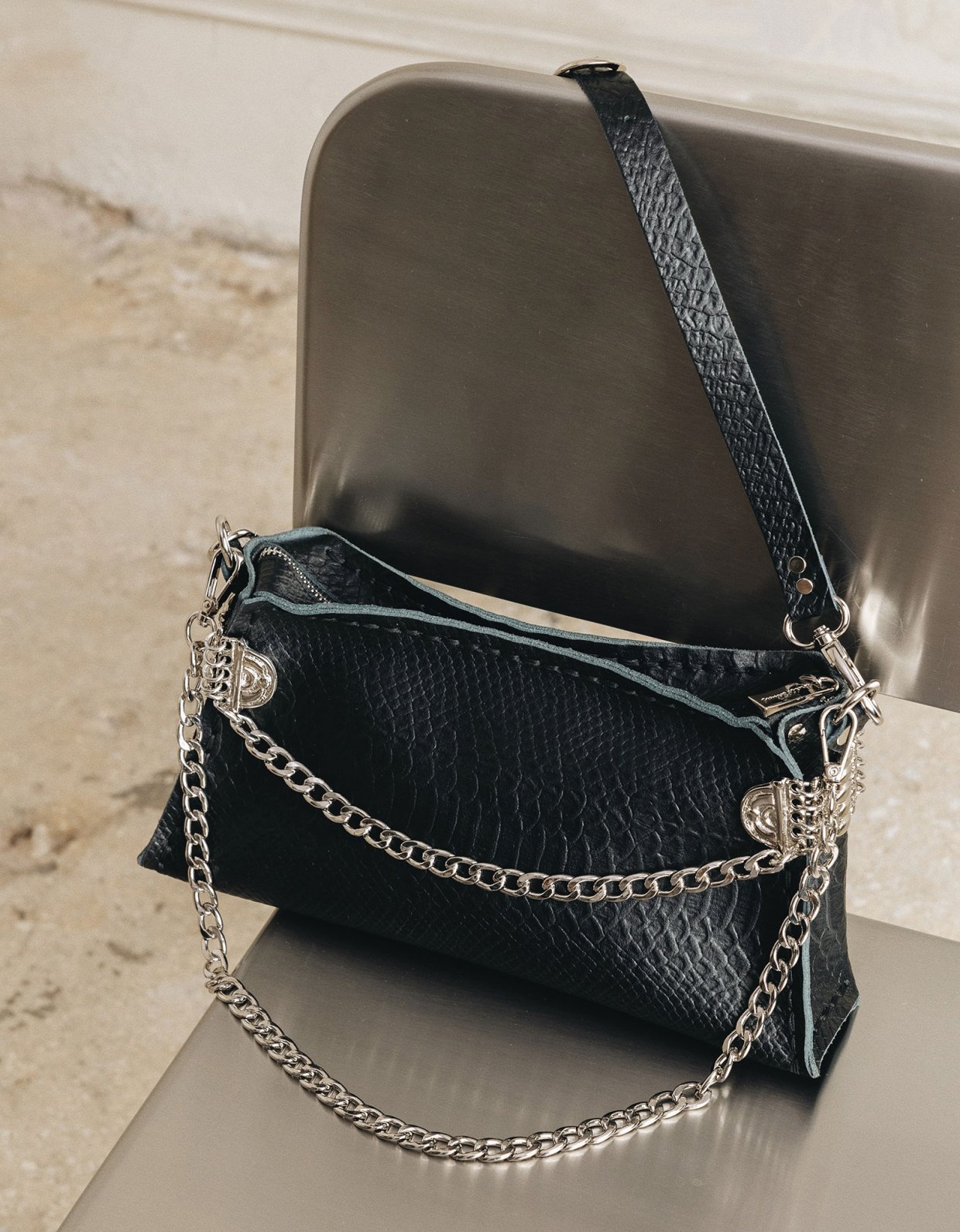 Individual Art Leather Rise today bag black nickel