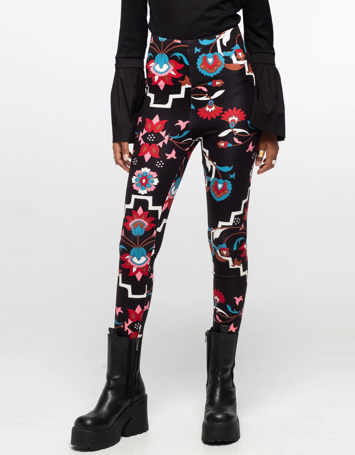 Peace and Chaos Romancer leggings