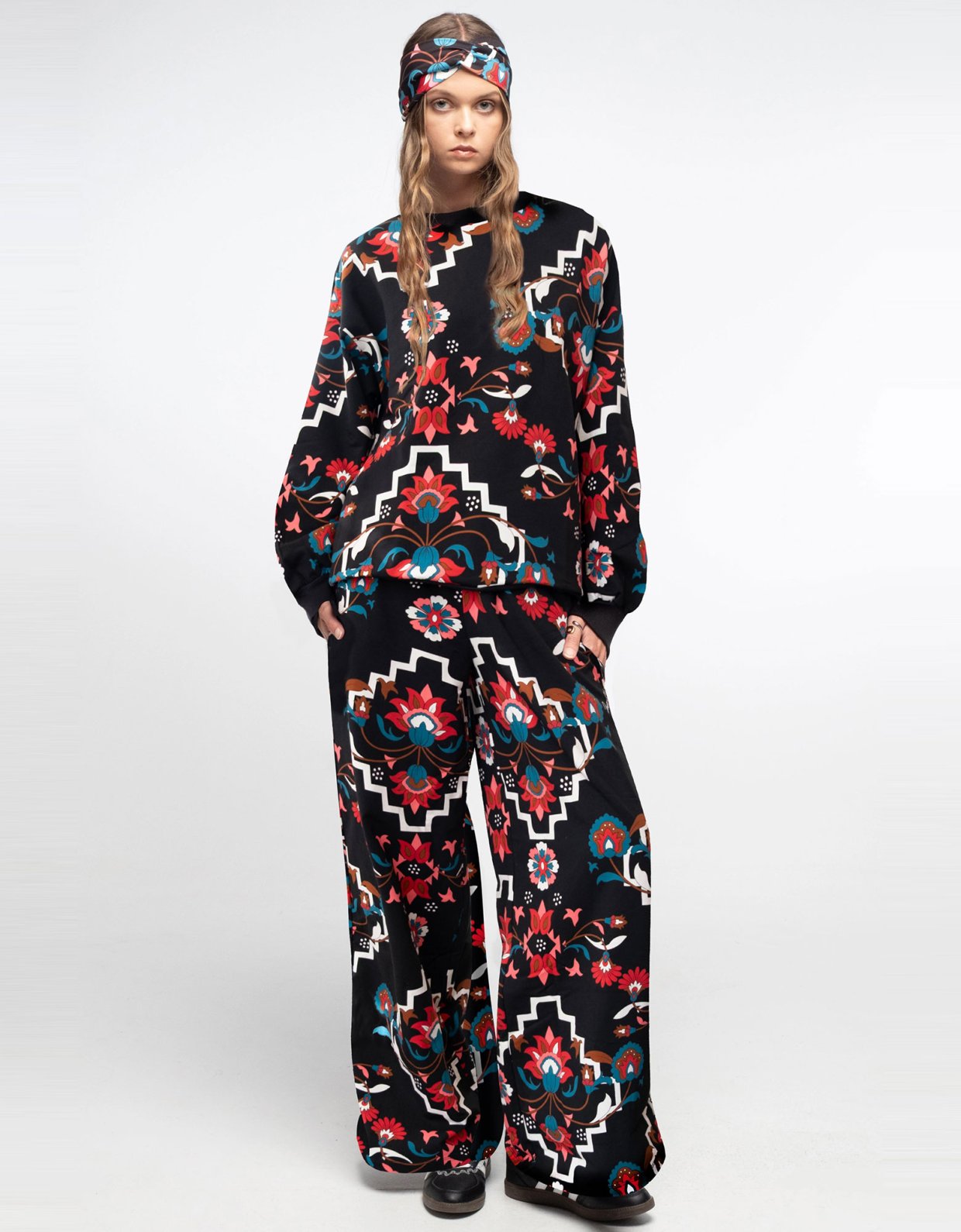 Peace and Chaos Romancer sweater top black