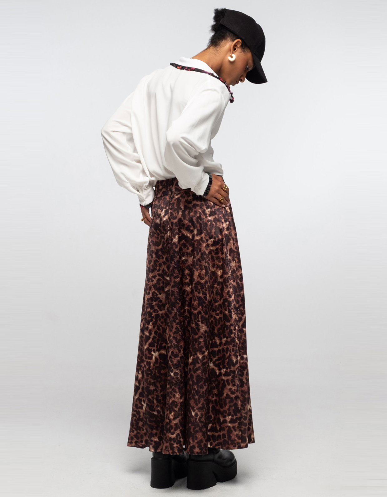 Peace and Chaos Rosette long skirt jacquard