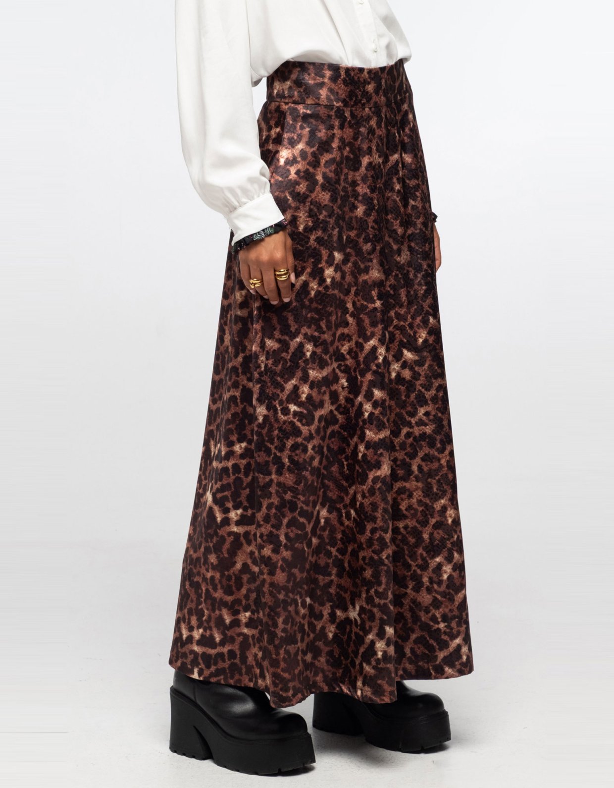 Peace and Chaos Rosette long skirt jacquard