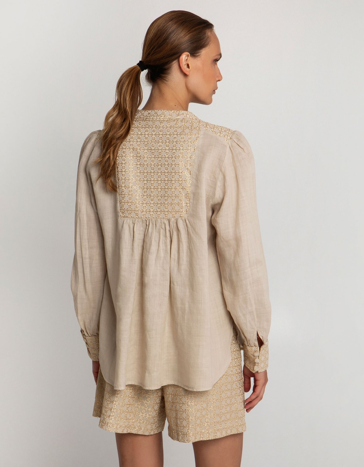 Greek Archaic Kori Cross embroidered pleated bermuda shorts beige-gold