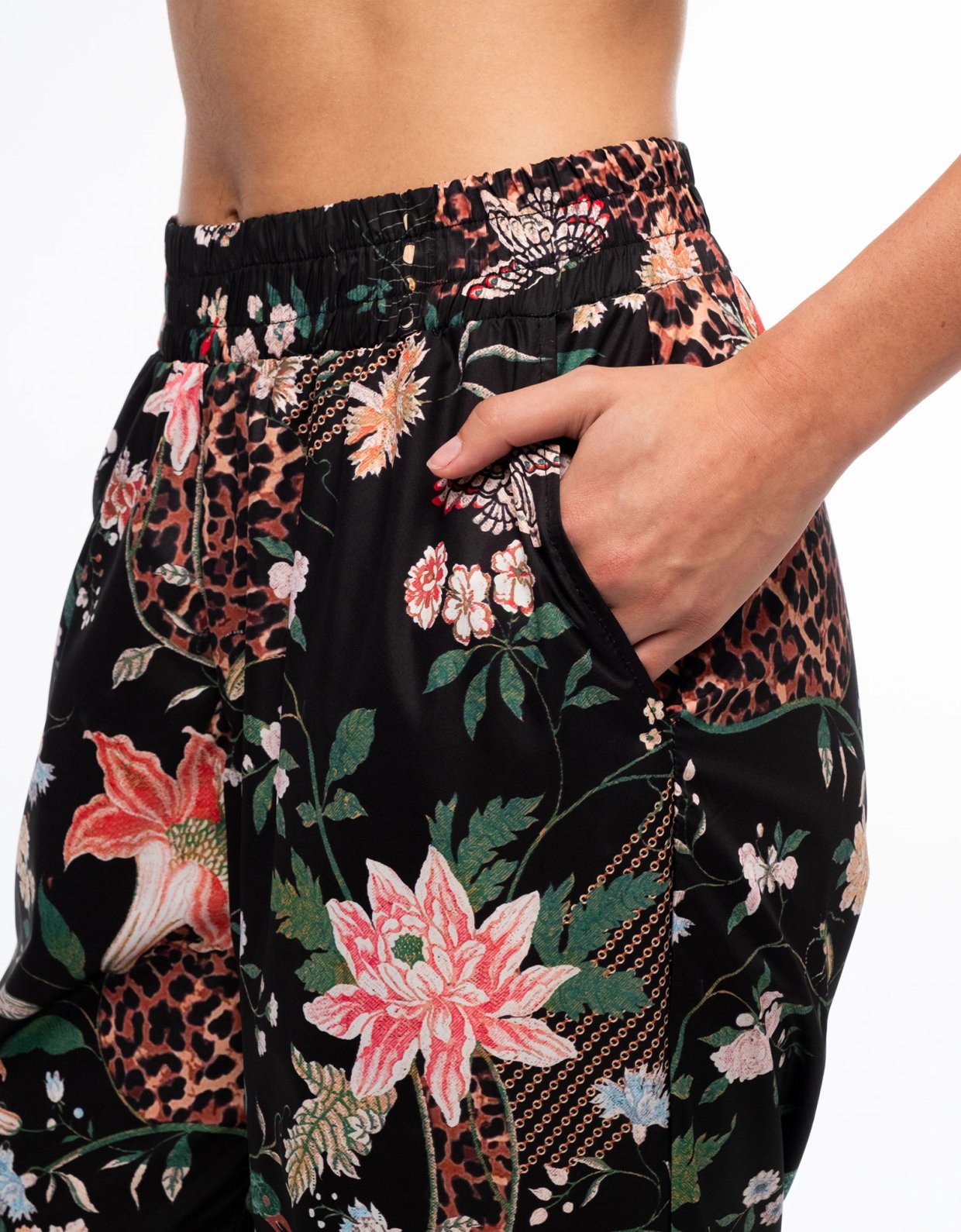 Peace and Chaos Sacred wild training pants