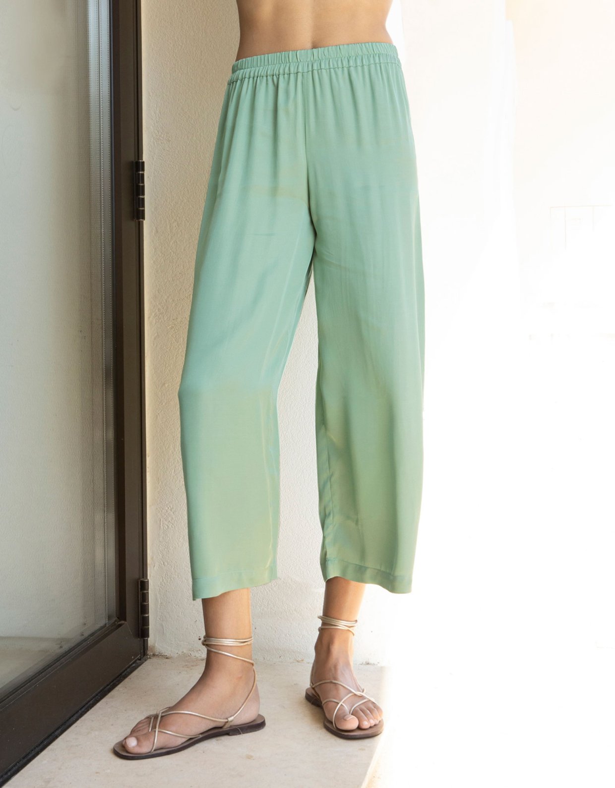 Aggel Knitwear Satin crop pants aloe