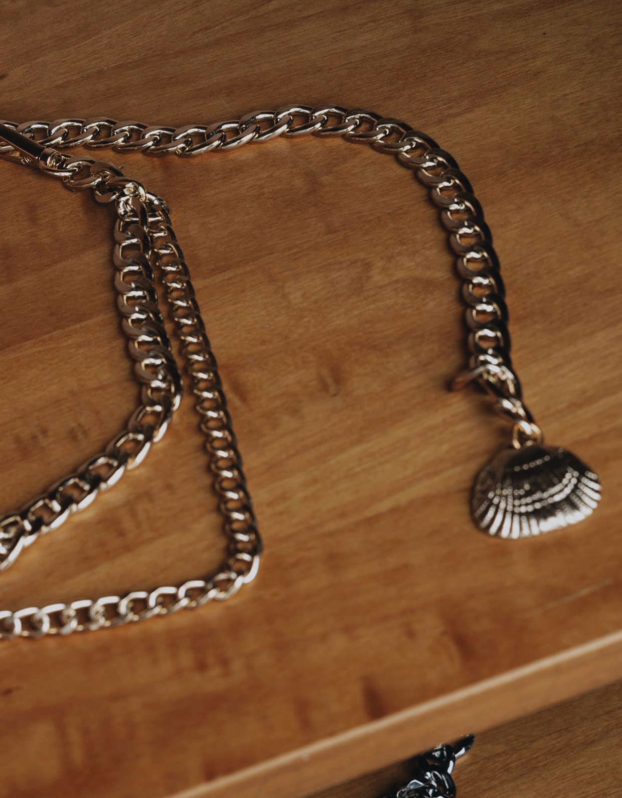 Individual Art Leather Summer wine belt gold