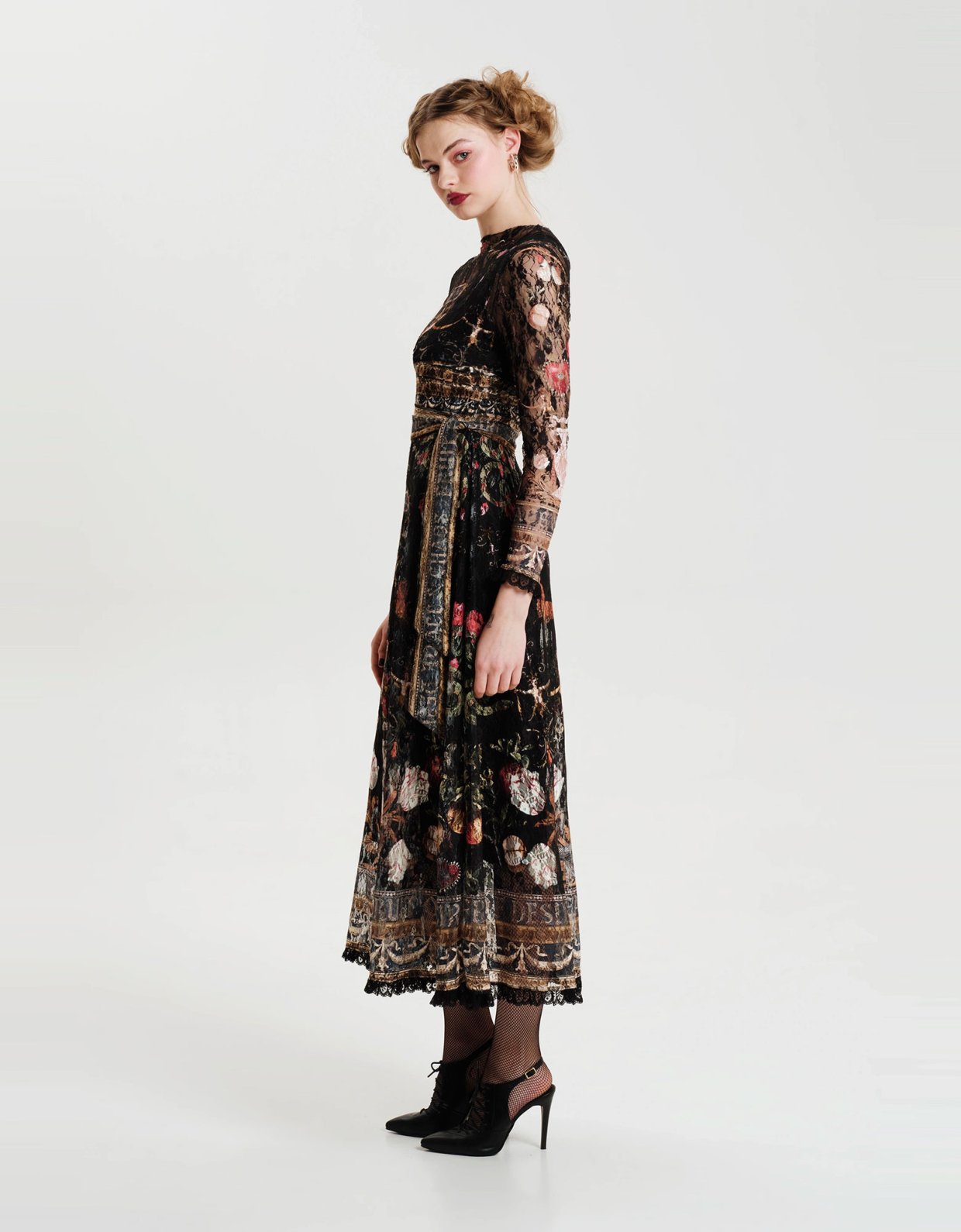 Peace and Chaos Temptation long lace dress