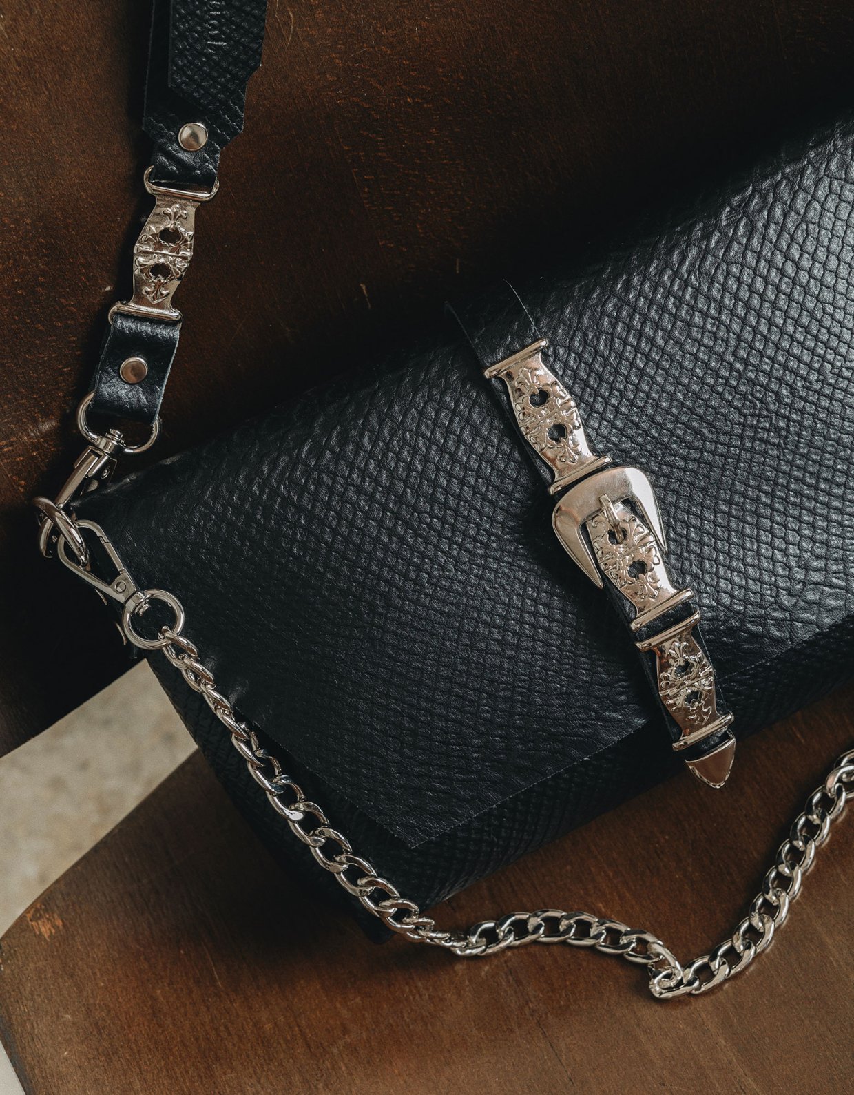 Individual Art Leather The river bag black nickel